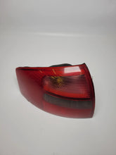 純正 Audi A6 (4B2, 4B4) 左リアテールランプ Hella 4B5945095