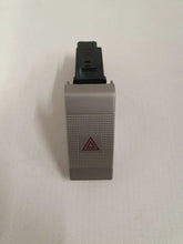 อะไหล่แท้ (OEM) สวิตช์ไฟฉุกเฉิน Kia CARNIVAL 2 GQ 0K53D664H0A 0K53B664H0A (K42)