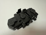 Oryginalny uchwyt lampy tylnej Audi A6 (4B) L/P Hella B5831BLRF / 148162