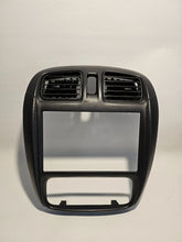 original Mazda Demio DW 1.3 Lüftungsdüse Blende Mittelkonsole D26755210