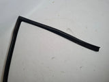 ซีลยางแนวหน้าต่างแท้ BMW 5er E39 ด้านขวาหลัง 8159818 / 34.6406