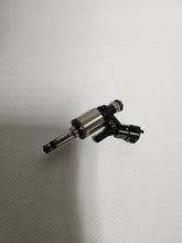 oryginalna dysza wtryskowa - BMW F20 F21 F30 F31 F35 ... - 7591623 silnik N13B16