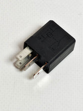 純正Fiatリレー4ピン、20A、ブラック、702.30、46520421