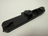 Oryginalny prawy uchwyt lampy tylnej Renault Megane I Mako 39680751