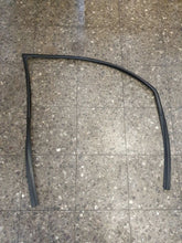 Asli VOLVO S60 Tahun 00-04 Karet Jendela Pintu Kaca Depan Kiri