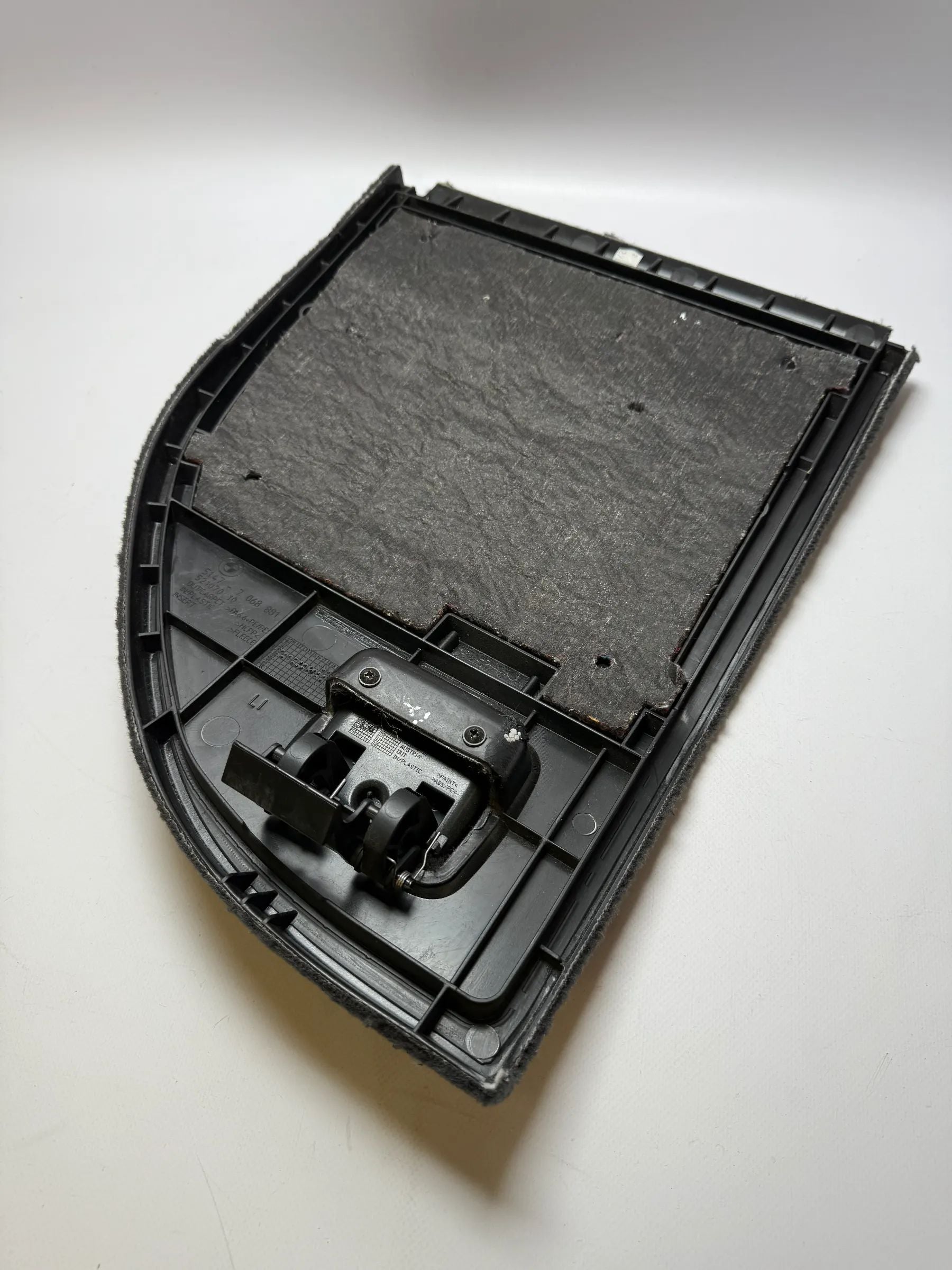 Оригинальная левая накладка крышки BMW 3 серии E91 Touring 51477068881