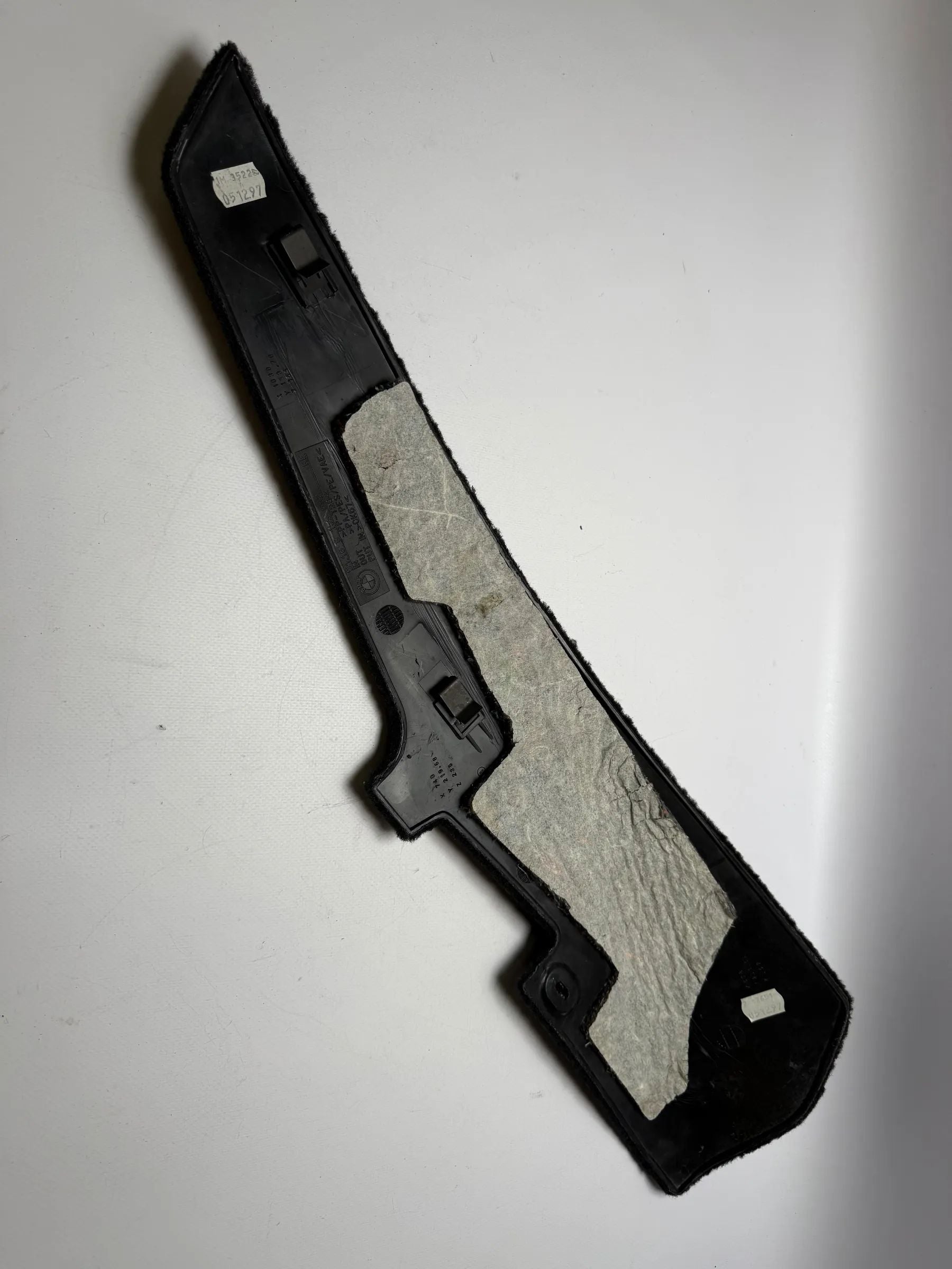 Oryginalna osłona konsoli środkowej dywanik prawy BMW 5er E39 8159692