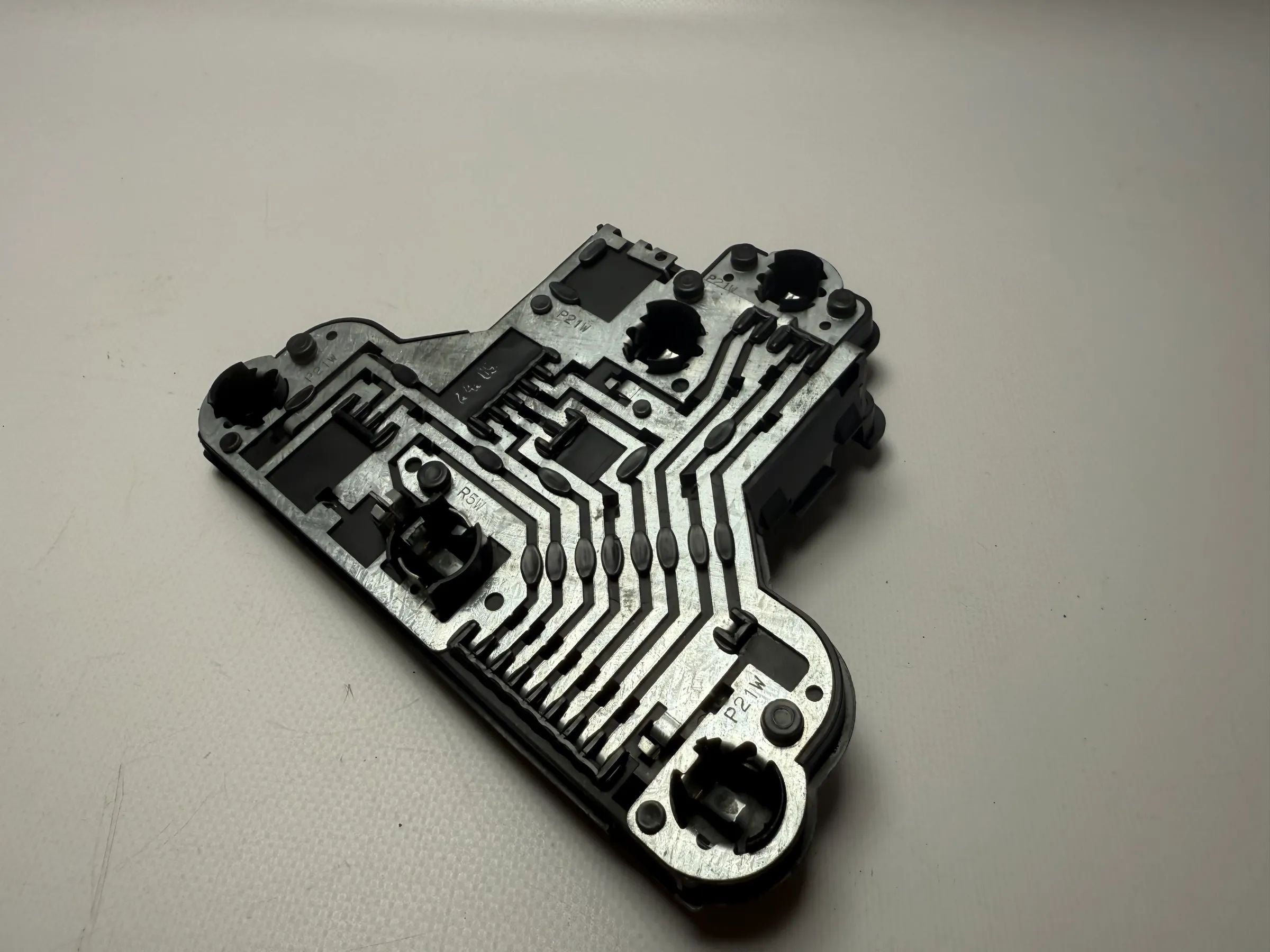 Оригинальный держатель лампы заднего фонаря VW Гольф 3 (VR6 GTI) 1H6 945 257