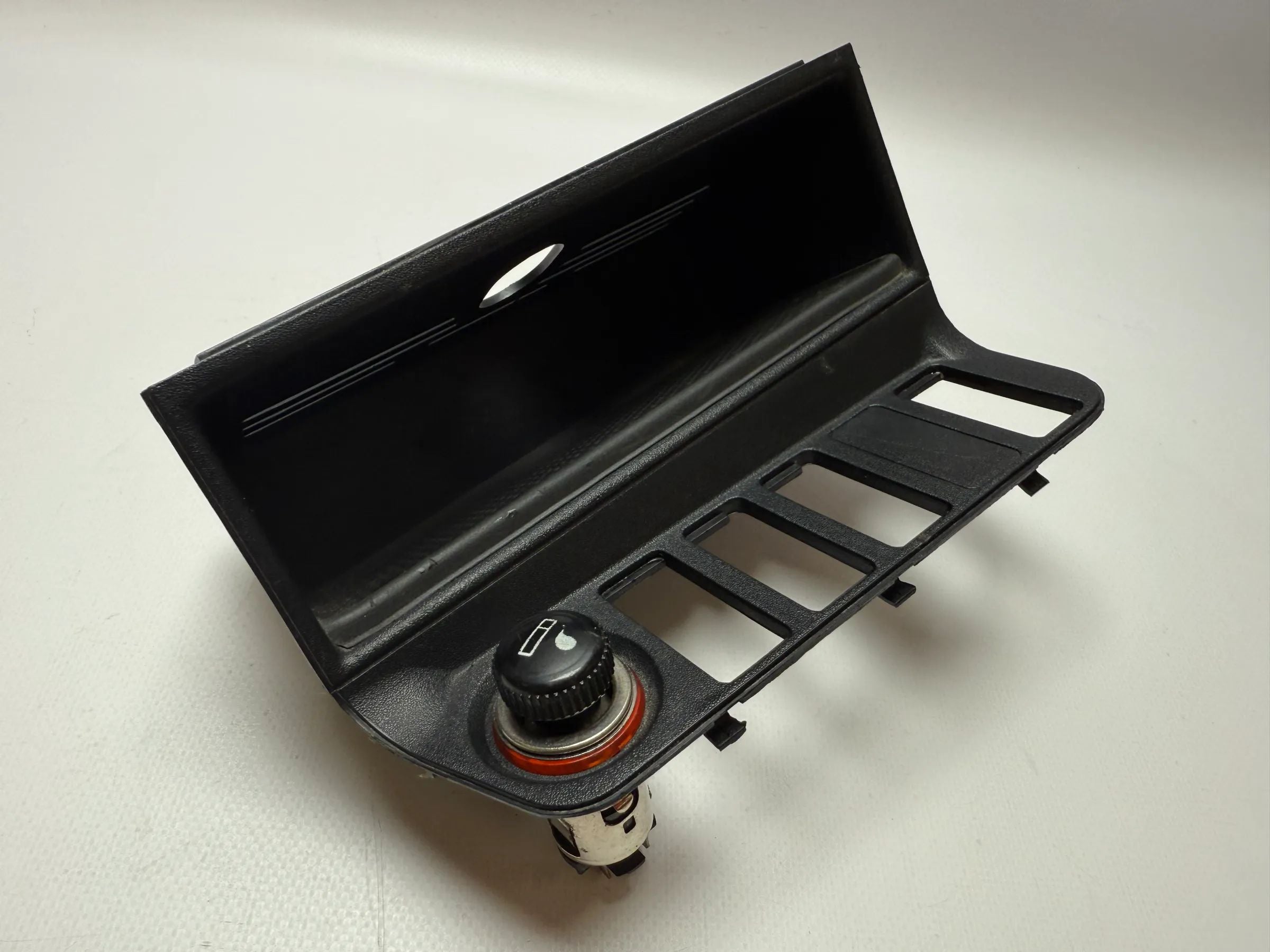 Original BMW E36 Berlina Compartimento con Encendedor de Cigarrillos 1977231