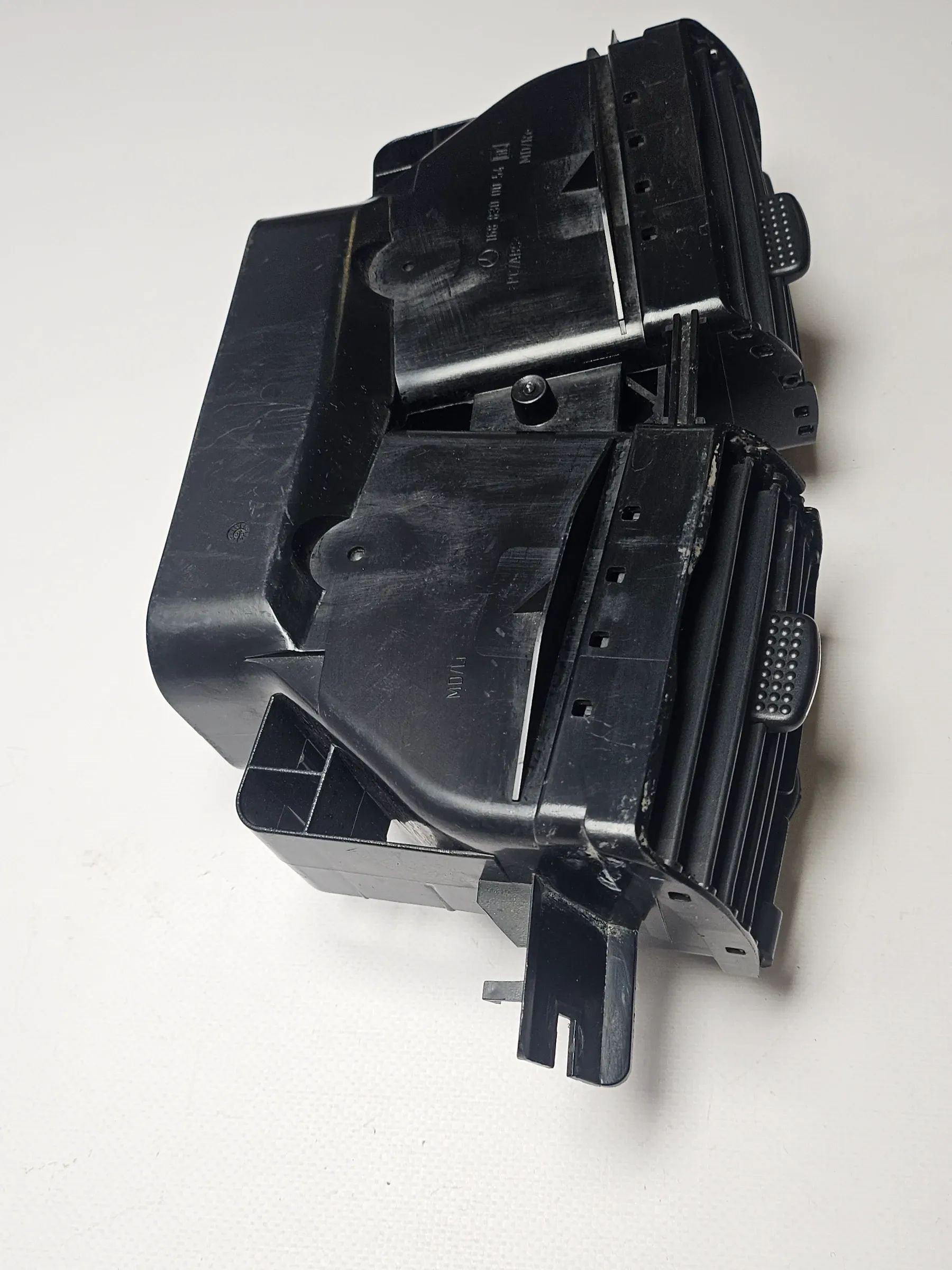 Orig. Mercedes Benz A-Klasse W168 98 BJ Buse d'air diffuseur central 1688300054