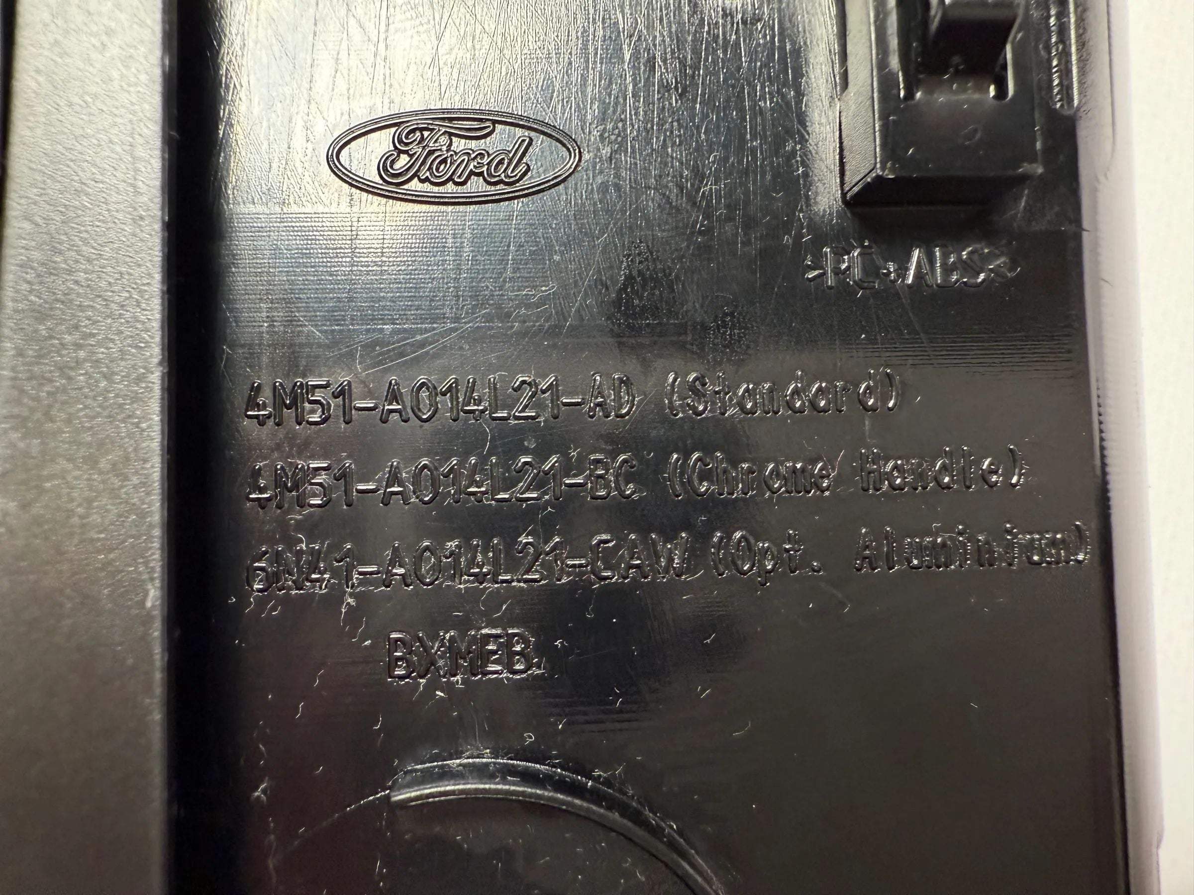 Оригинальная воздушная решетка Ford Focus II 2 4M51A014L21AD