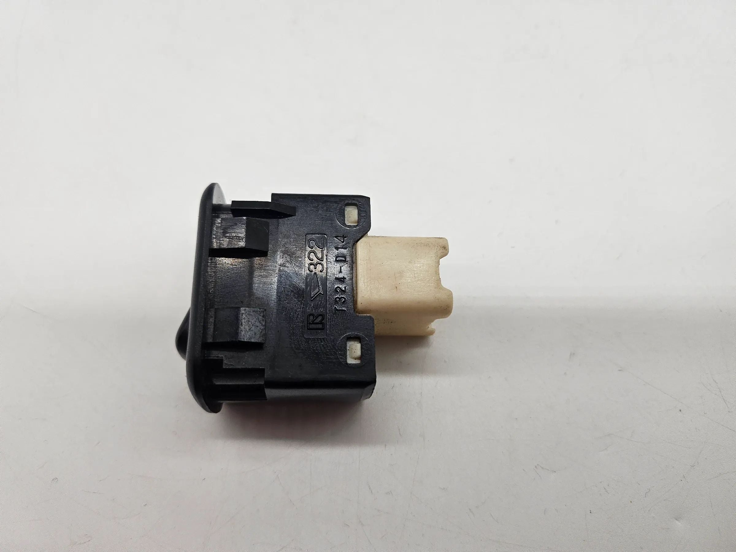อะไหล่แท้ DAIHATSU Cuore L7 (01-03) สวิตช์ไฟตัดหมอกหลัง T324-D14