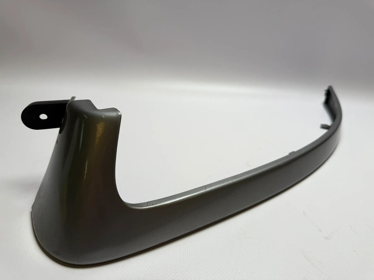 Оригинальная левая рамка крепления фар Опель Омега Б серебристая 90460437