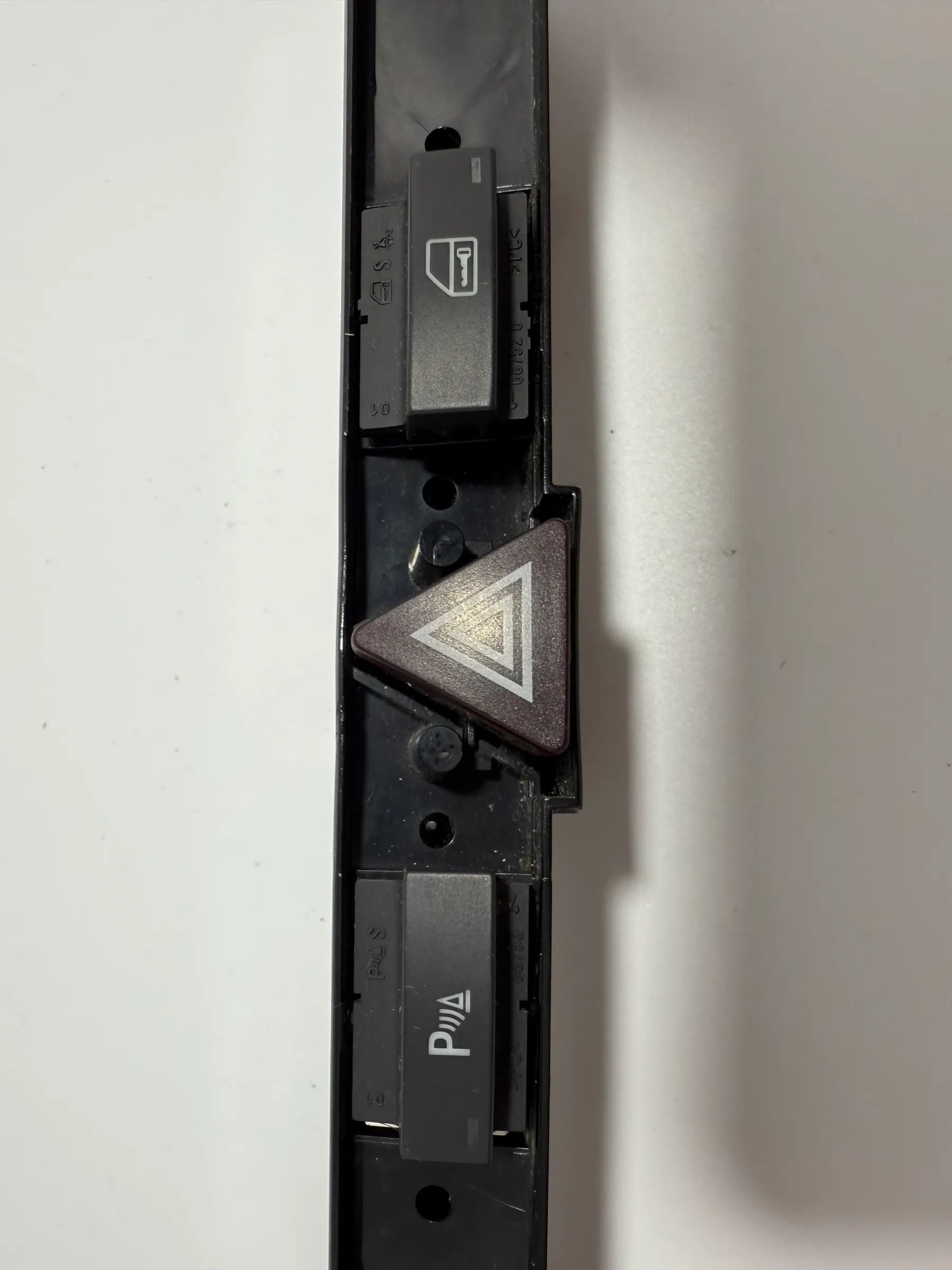 Original Opel Astra H GM Interruptor Mando Centralizado Peligro 03758065