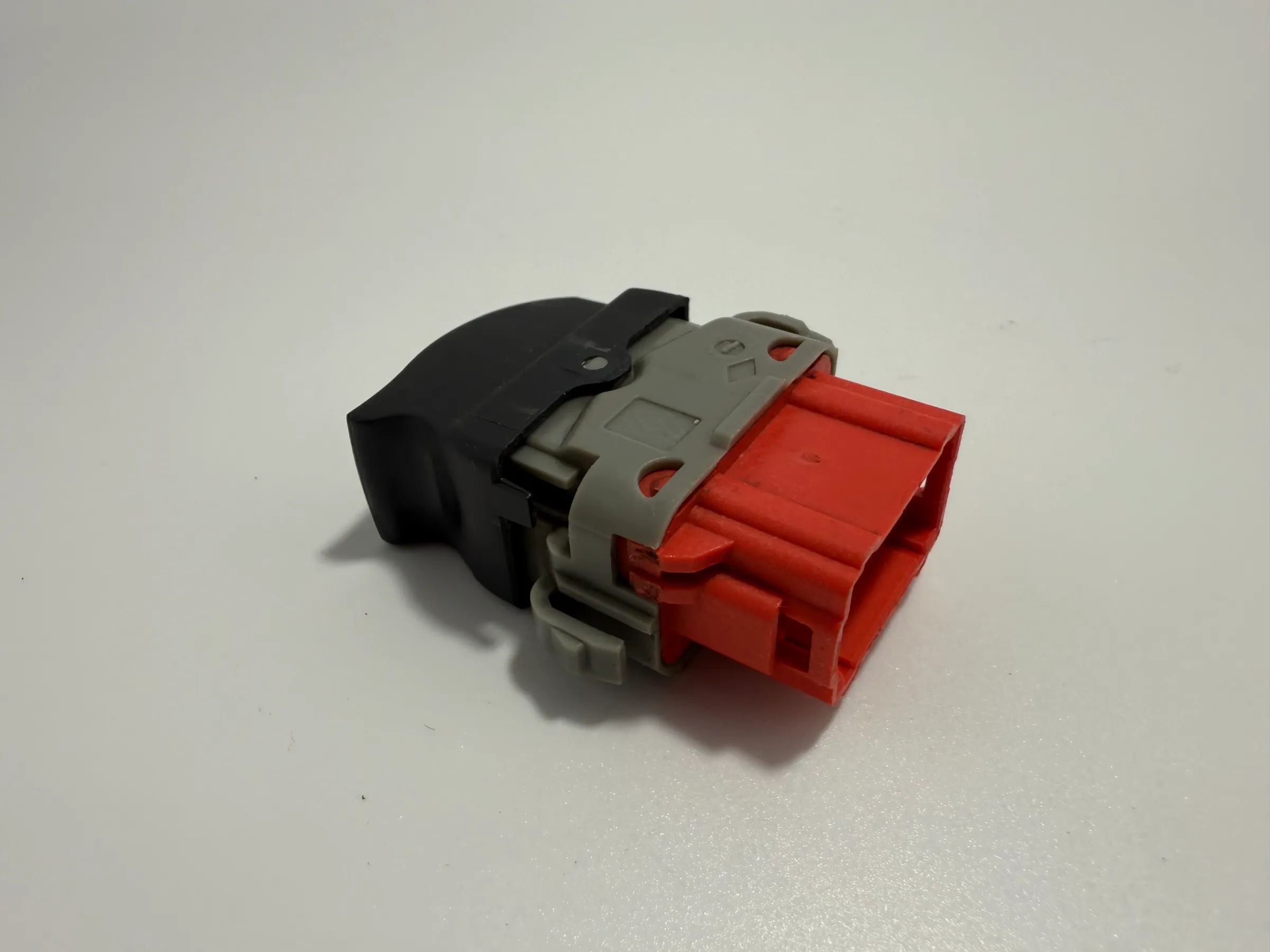 Оригинальный переключатель стеклоподъемника RENAULT CLIO III (BR0/1, CR0/1) красный 2808203