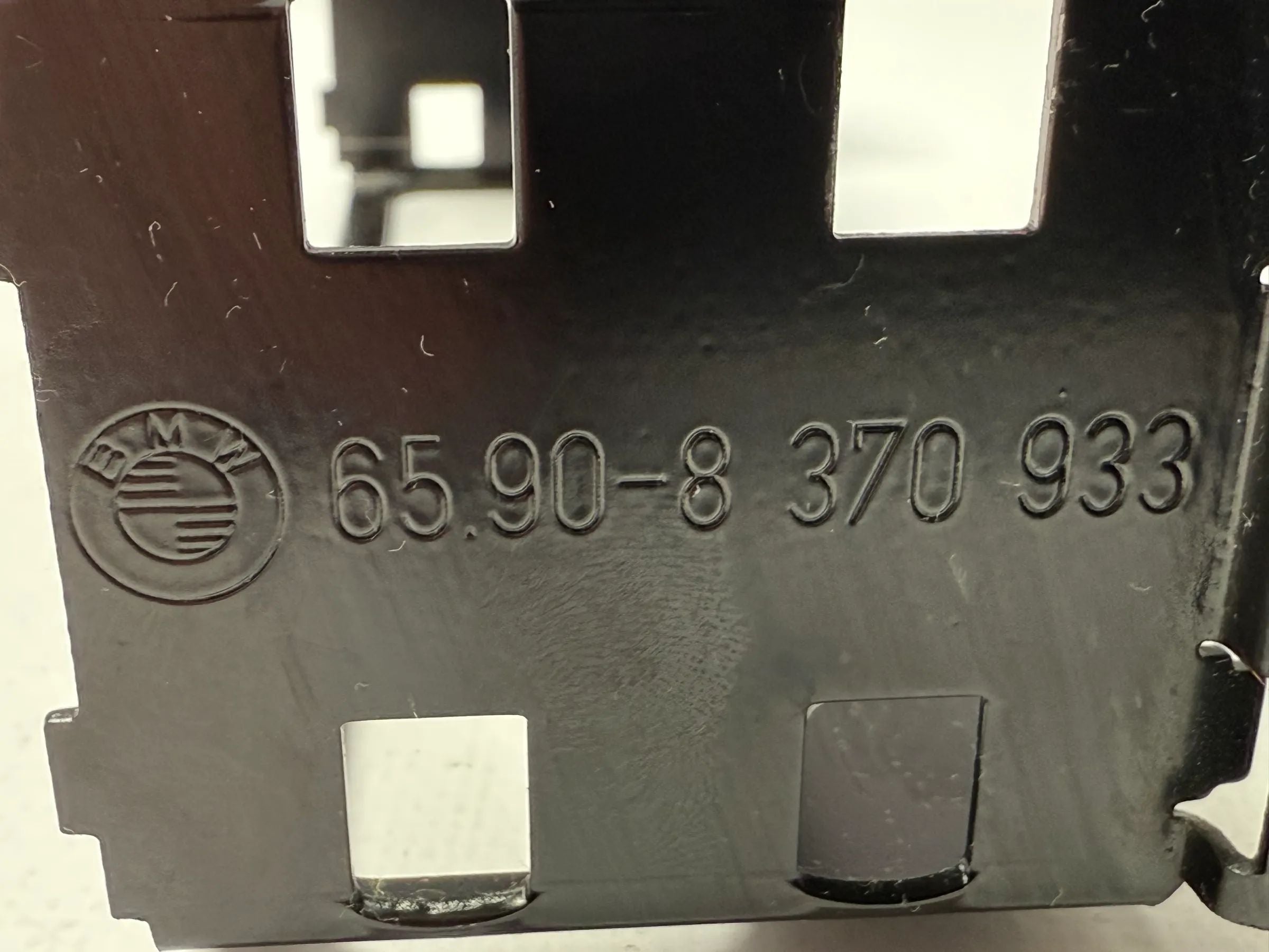 Originele BMW E39 Beugel Navigatiecomputer 65.90-8 370 933 / 65908370933