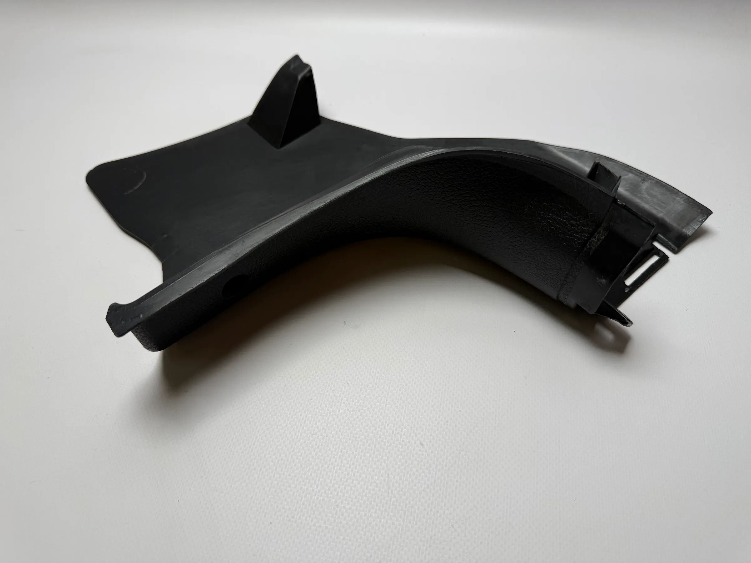 Оригинальная облицовка Opel Astra G правая нижняя стойка А 09152862