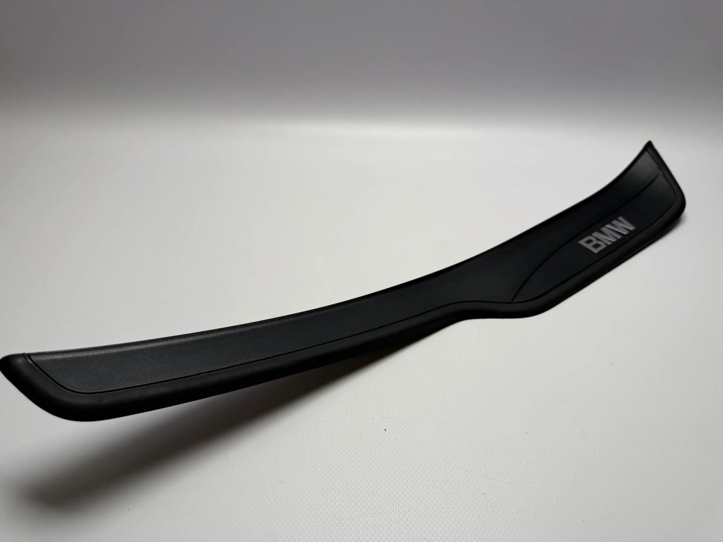 Оригинальная накладка порога двери правая BMW E90 / E91 51477060286