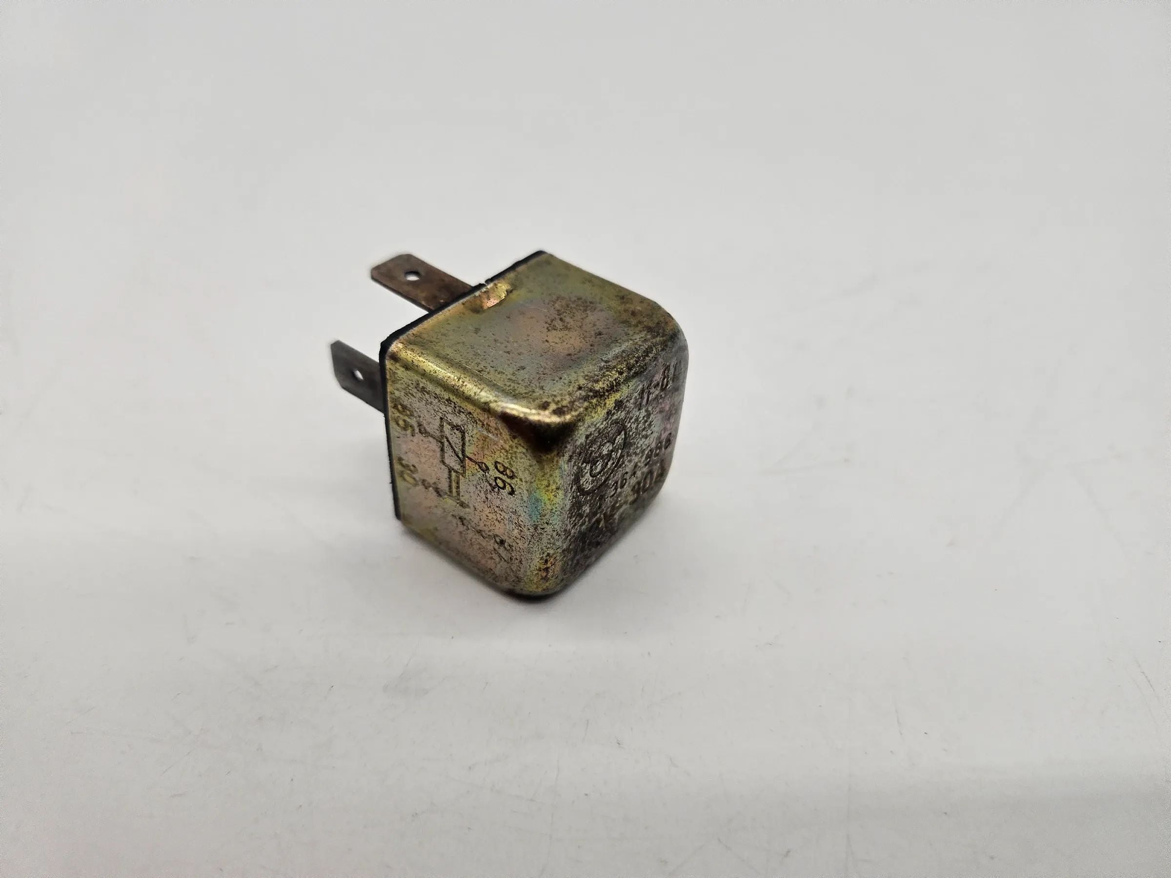 Oryginalne przekaźniki BMW E3 E9 E10 E12 E21 E23 E24 E28 1364986 Classic Car