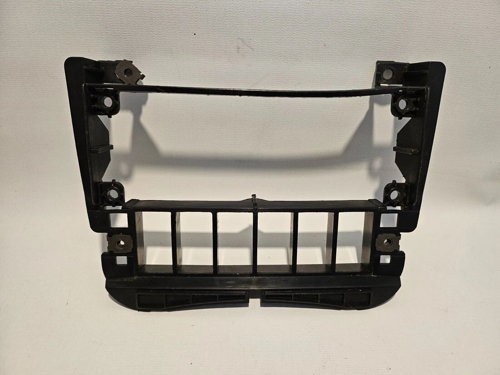 Оригинальная накладка рамки центральной консоли Volkswagen Polo 6N2 6N0858305C