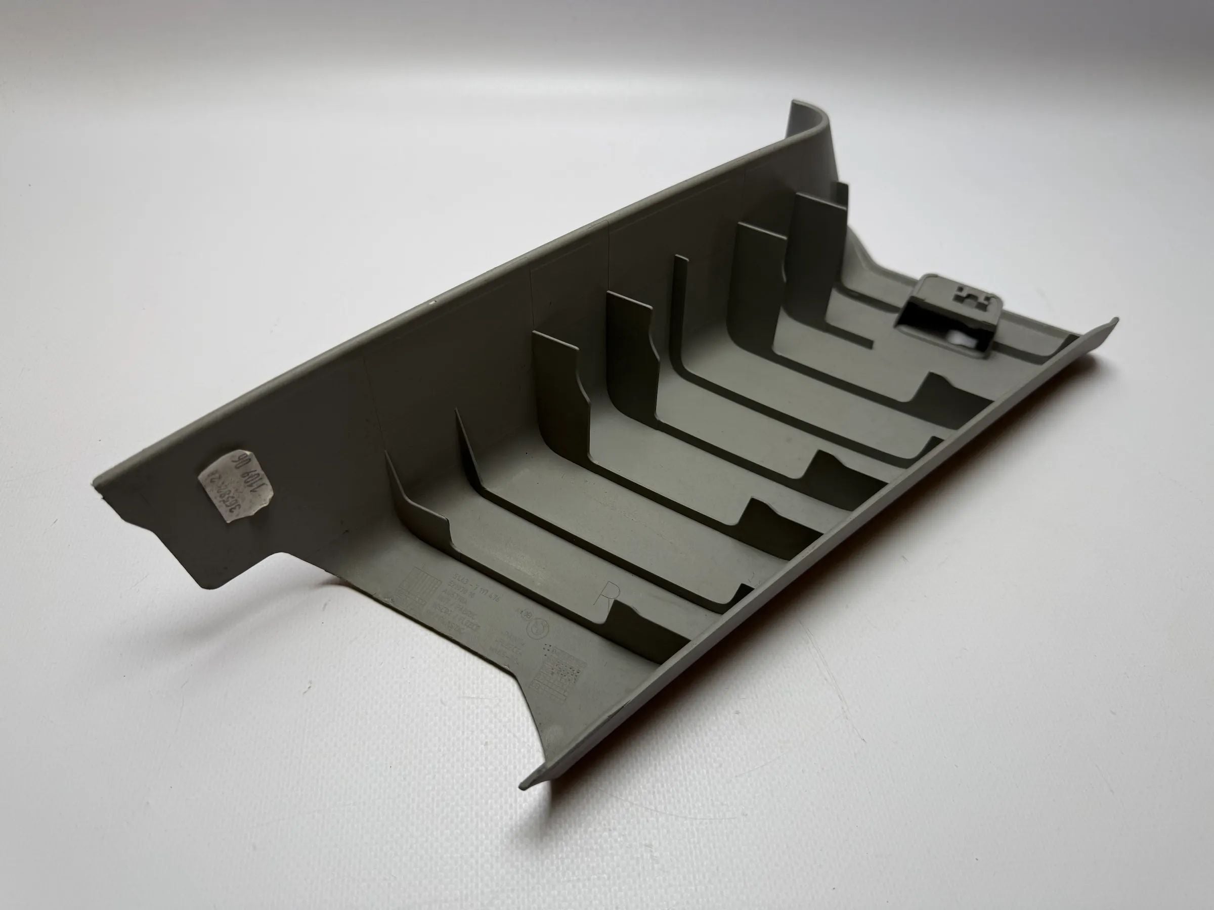 Оригинальная правая накладка стойки C BMW E91 51437117476