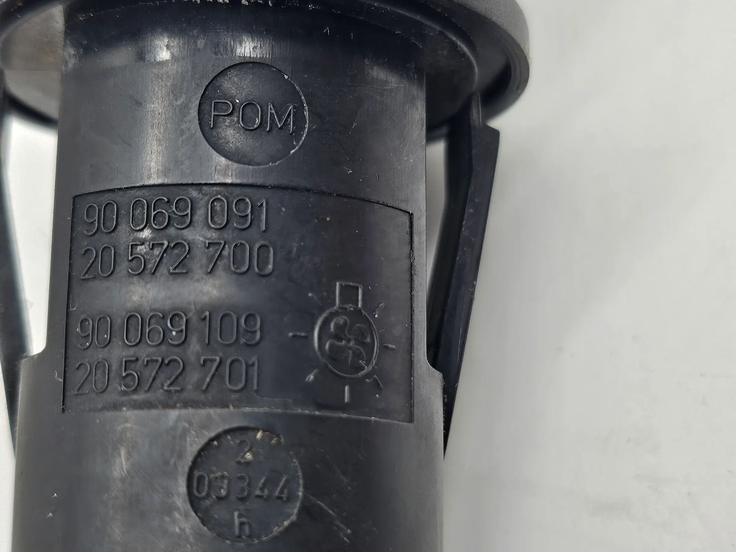 純正 Opel Corsa A Kadett D リアヒータースイッチ 90069091 中古オールドタイマー