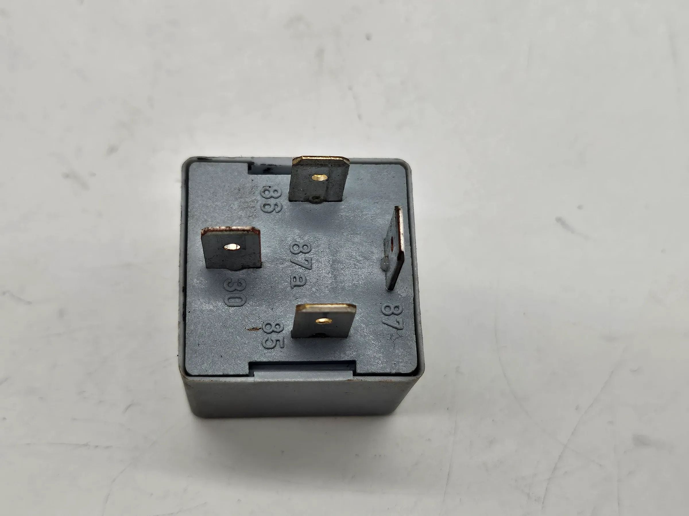 Relé VW 53 Relé de trabalho Relé multifunções Audi Seat Volkswagen Skoda 141951253 Auto-veritas