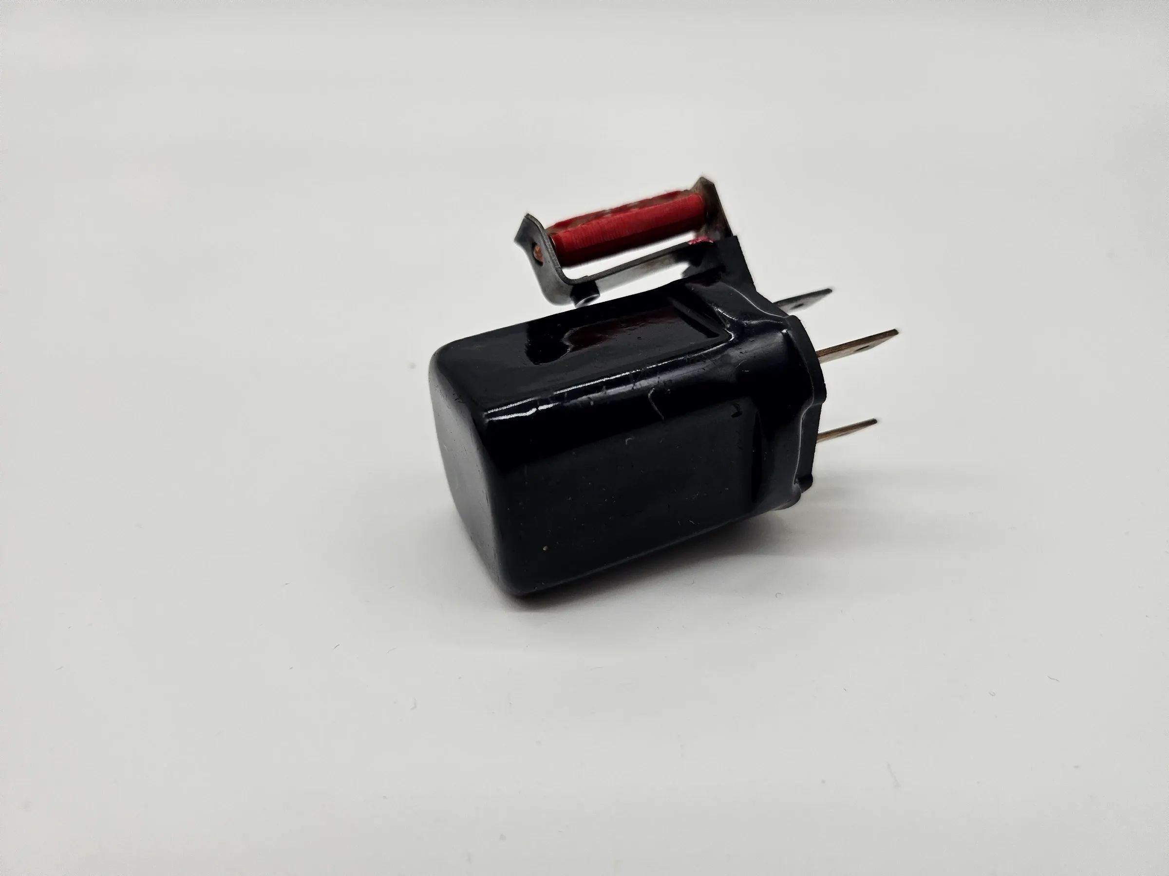 อะไหล่แท้ Bosch รีเลย์ (Schliesser) พร้อมฟิวส์ สำหรับรถคลาสสิก 0 332 009 005