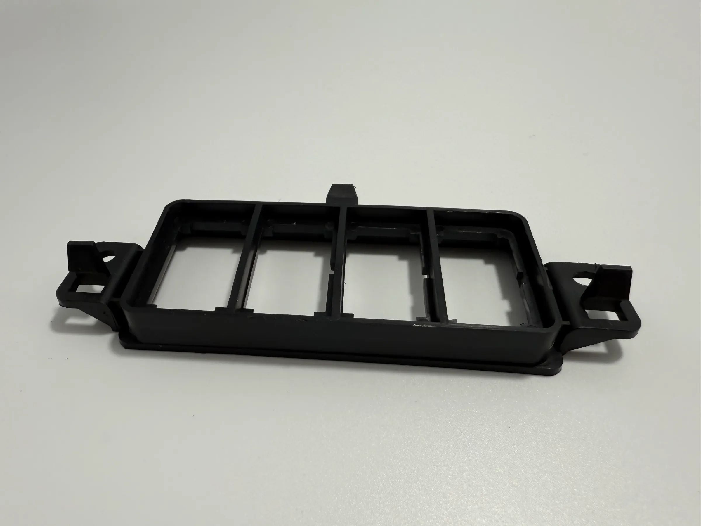 อะไหล่แท้ Mazda Premacy 1.9 CP / 323 แผงสวิตช์ ปุ่ม Stanley