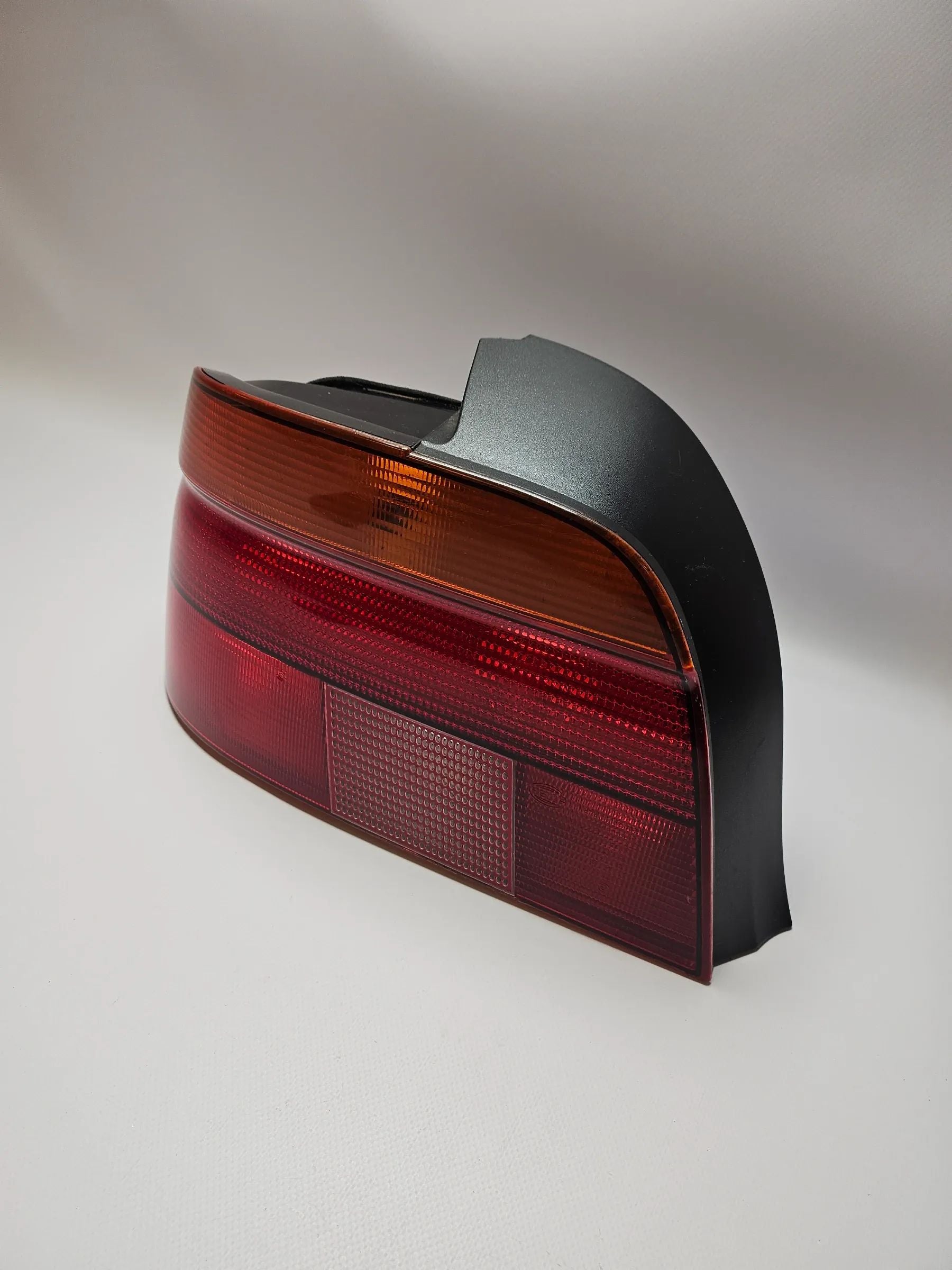 ไฟท้ายซ้าย BMW 5er E39 ซีดาน 1995-2000 อะไหล่แท้ 8358031