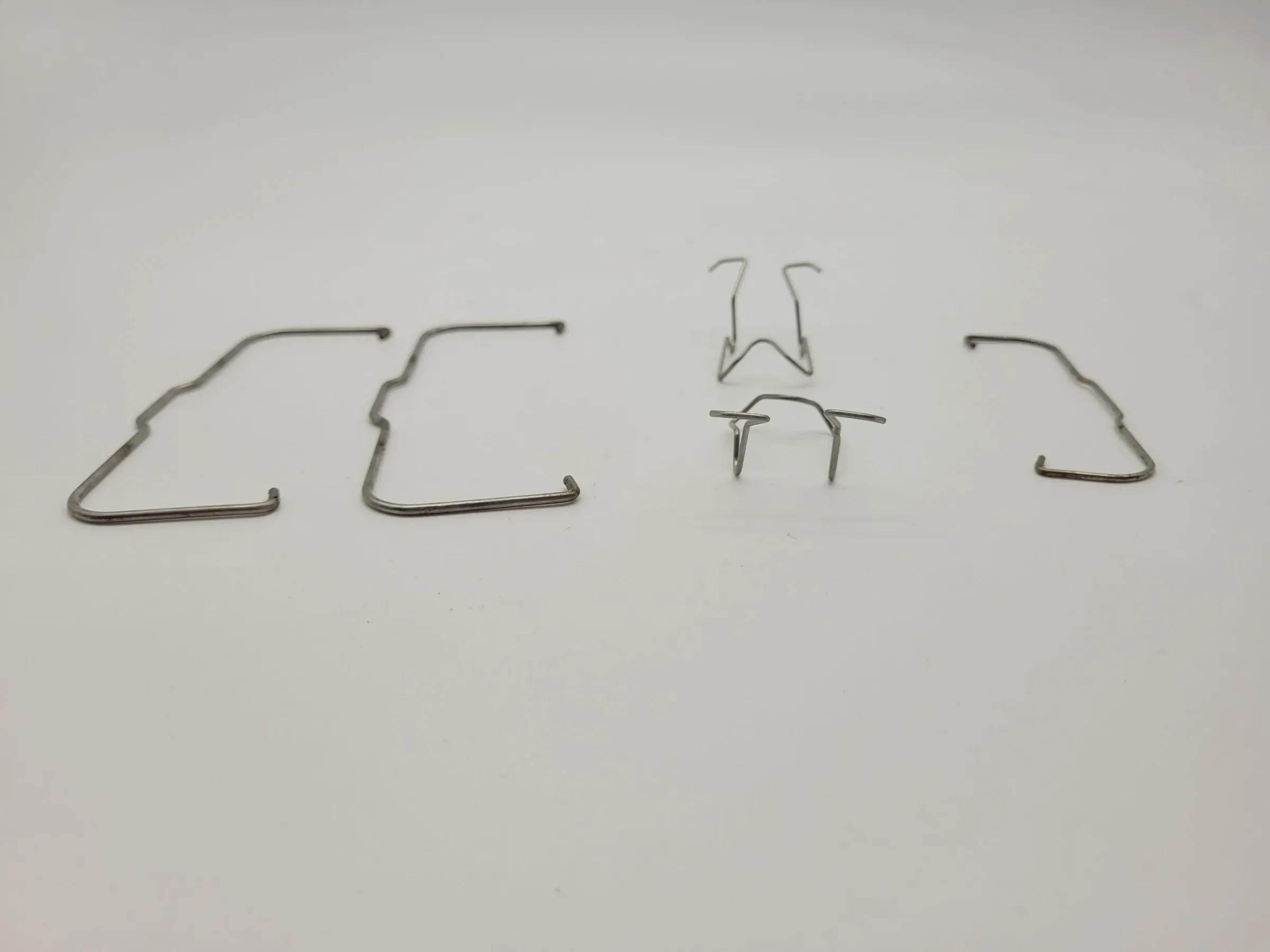 Original Ford Fiesta IV (JA/JB) Klammersatz Scheinwerfer Klemmen L/R