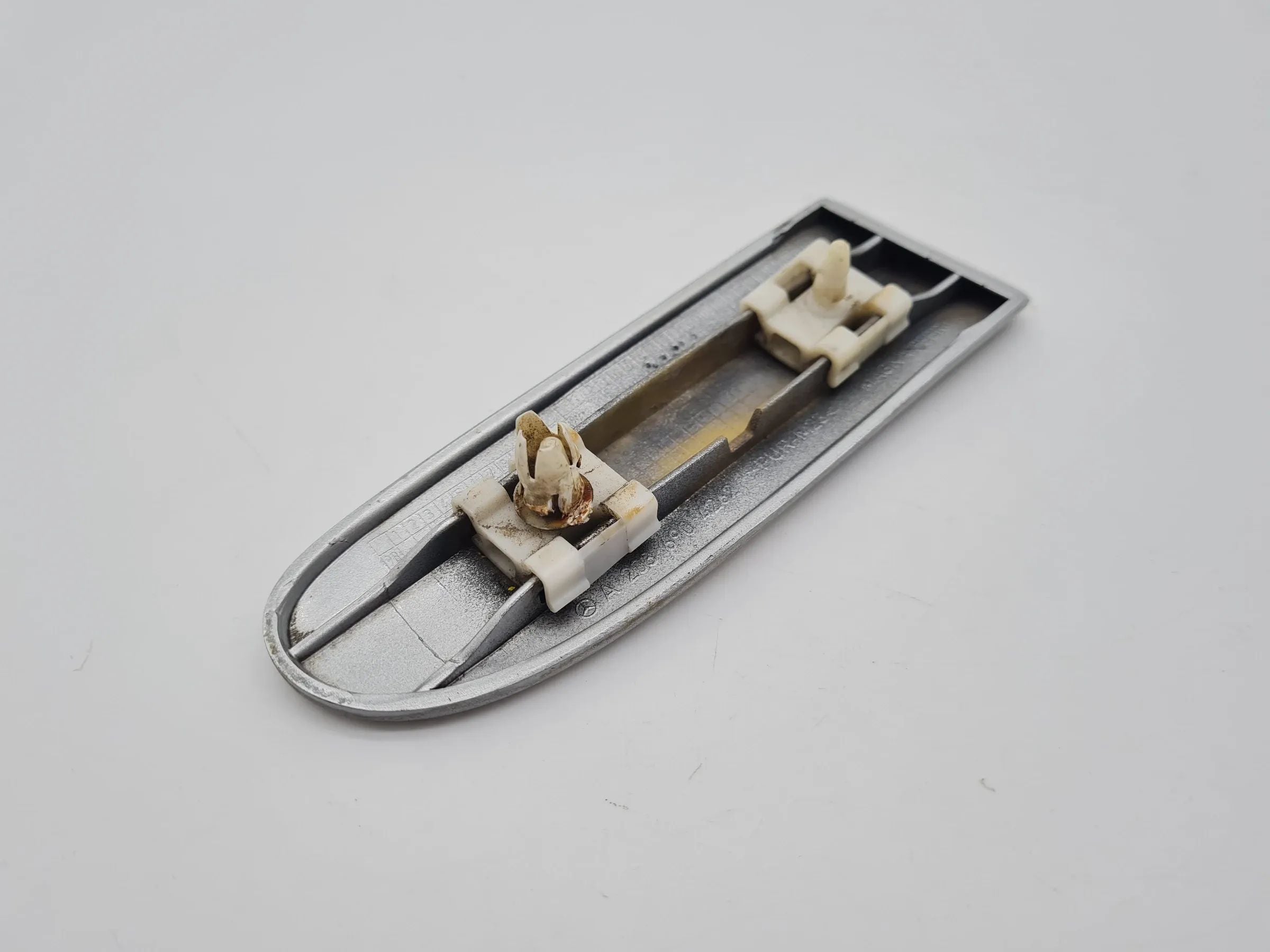 Original Mercedes C-Klasse (W203) Kotflügel Zierleiste Vorne Rechts A2036904262