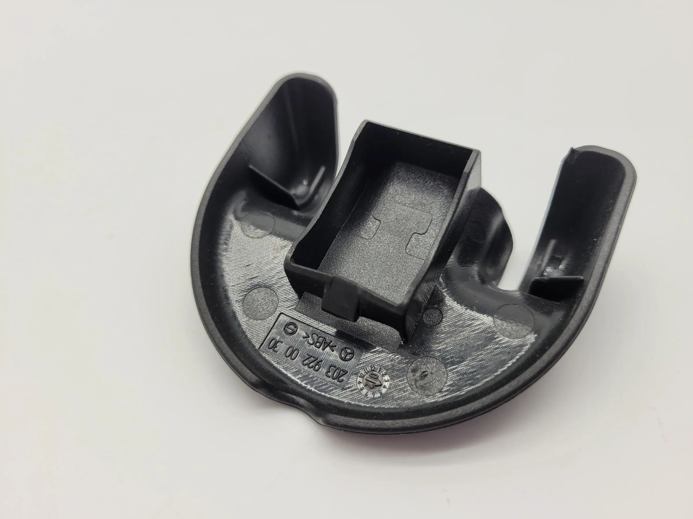 Original Mercedes-Benz C-Klasse (W203) Gurt Abdeckung Rechts A2039220030