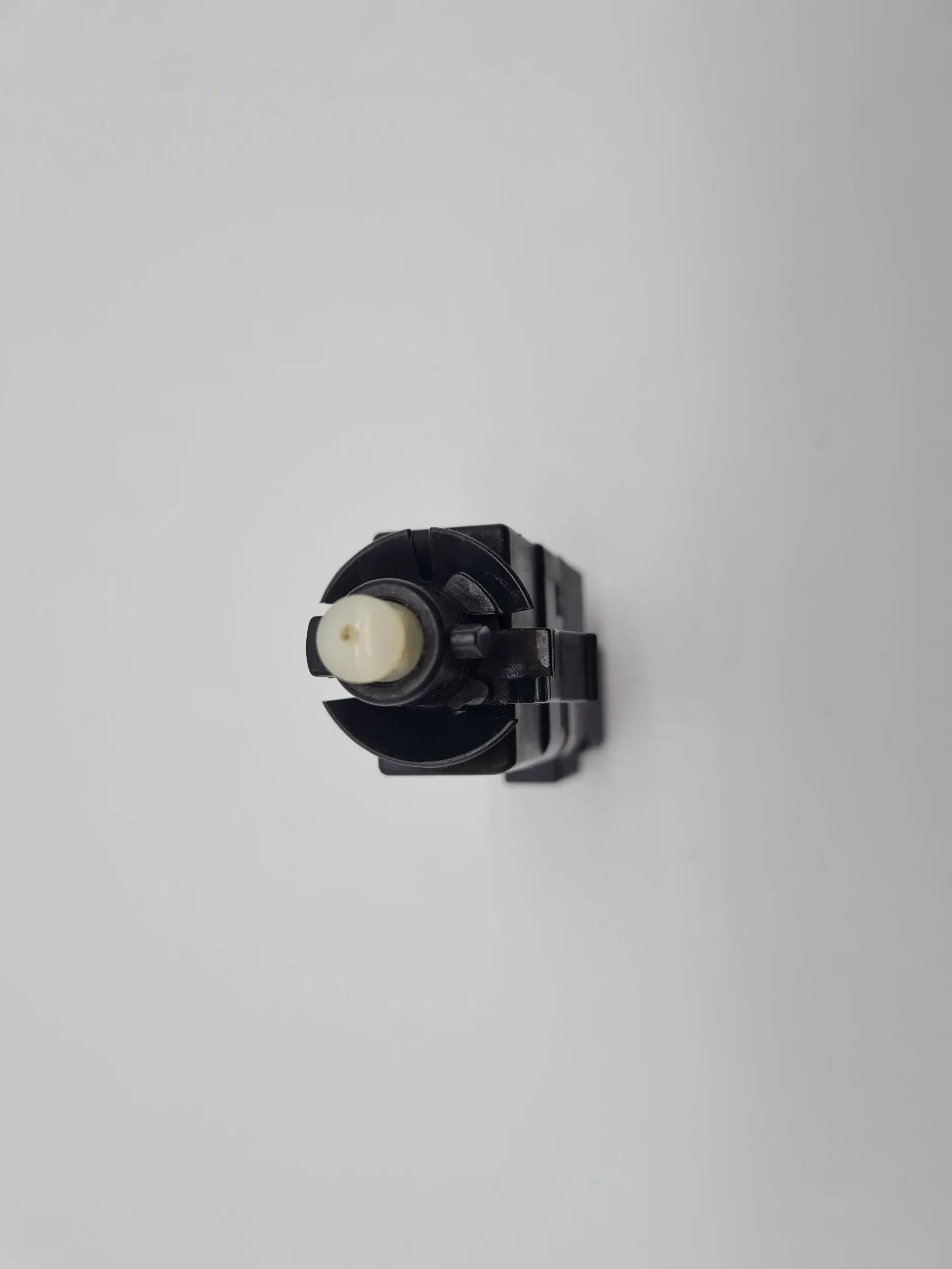 Original Mercedes Benz A-Klasse (W168) Bremslichtschalter A0015452009