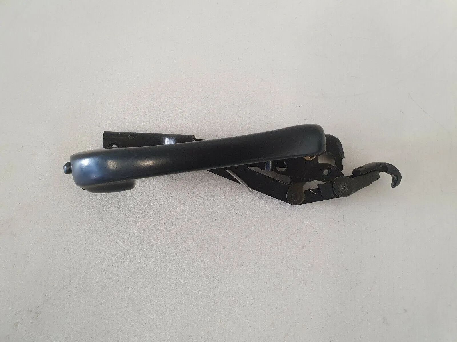 อะไหล่แท้ VW Golf 3 / 4 Cabrio ตัวล็อคมือจับหลังคาเปิดฝั่งขวา รหัส 1E0871384