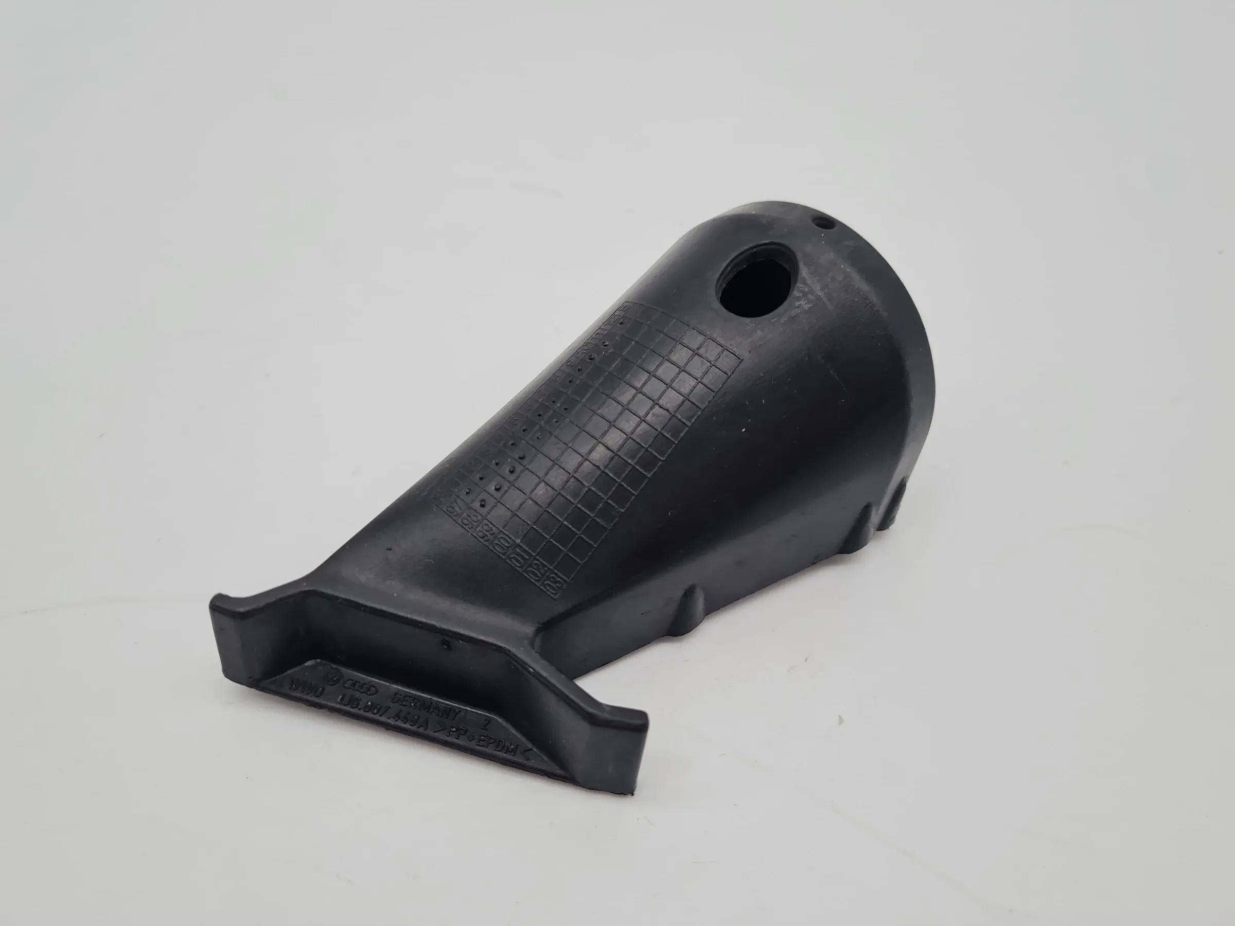 Original VW Golf IV 4 (1J1/1J5) Untere Stoßfänger-Halterung 1J6807448A