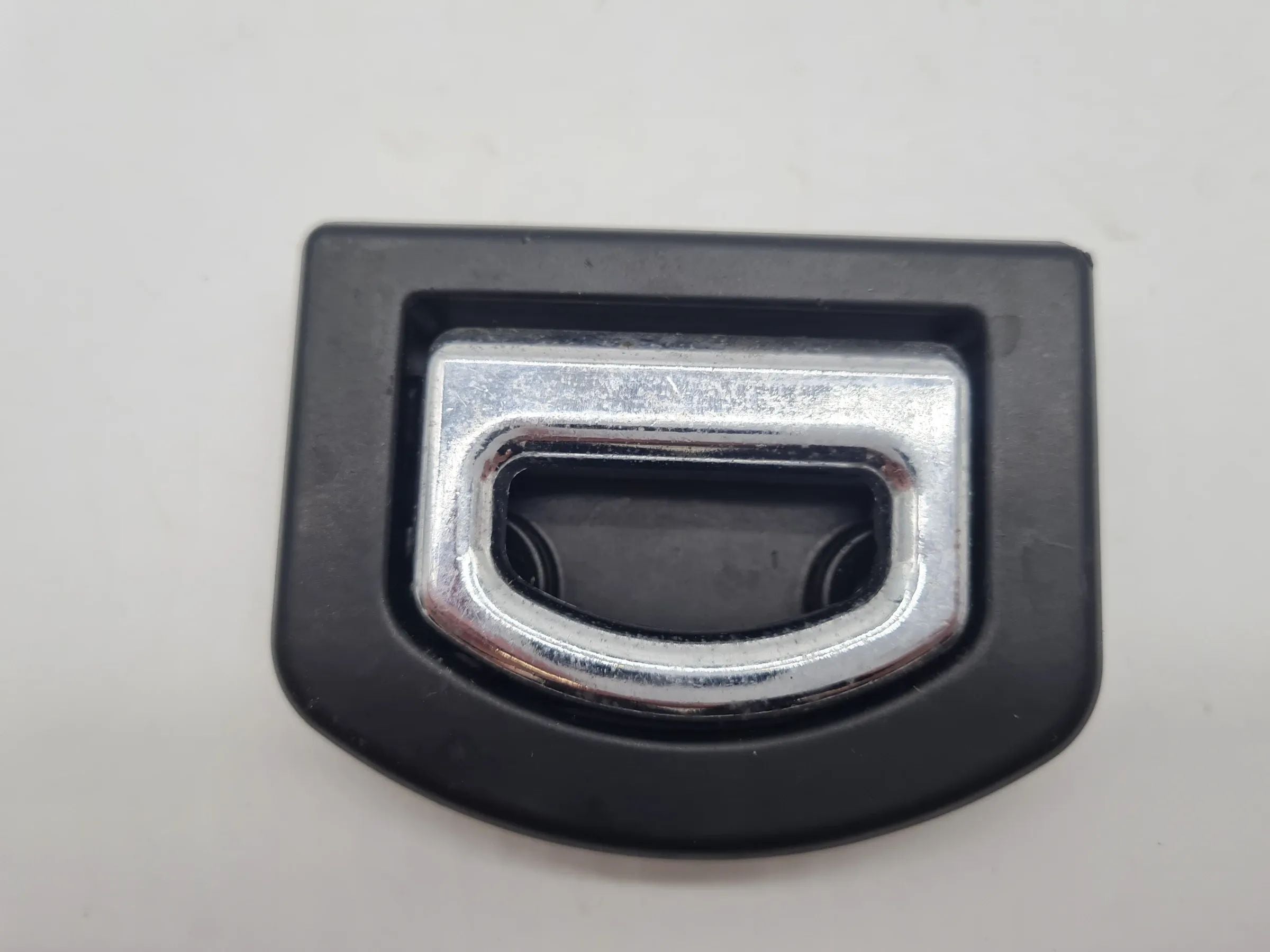 Original Audi A3 (8L1) Festspannöse Verzurröse Gepäcköse, 8D9864203