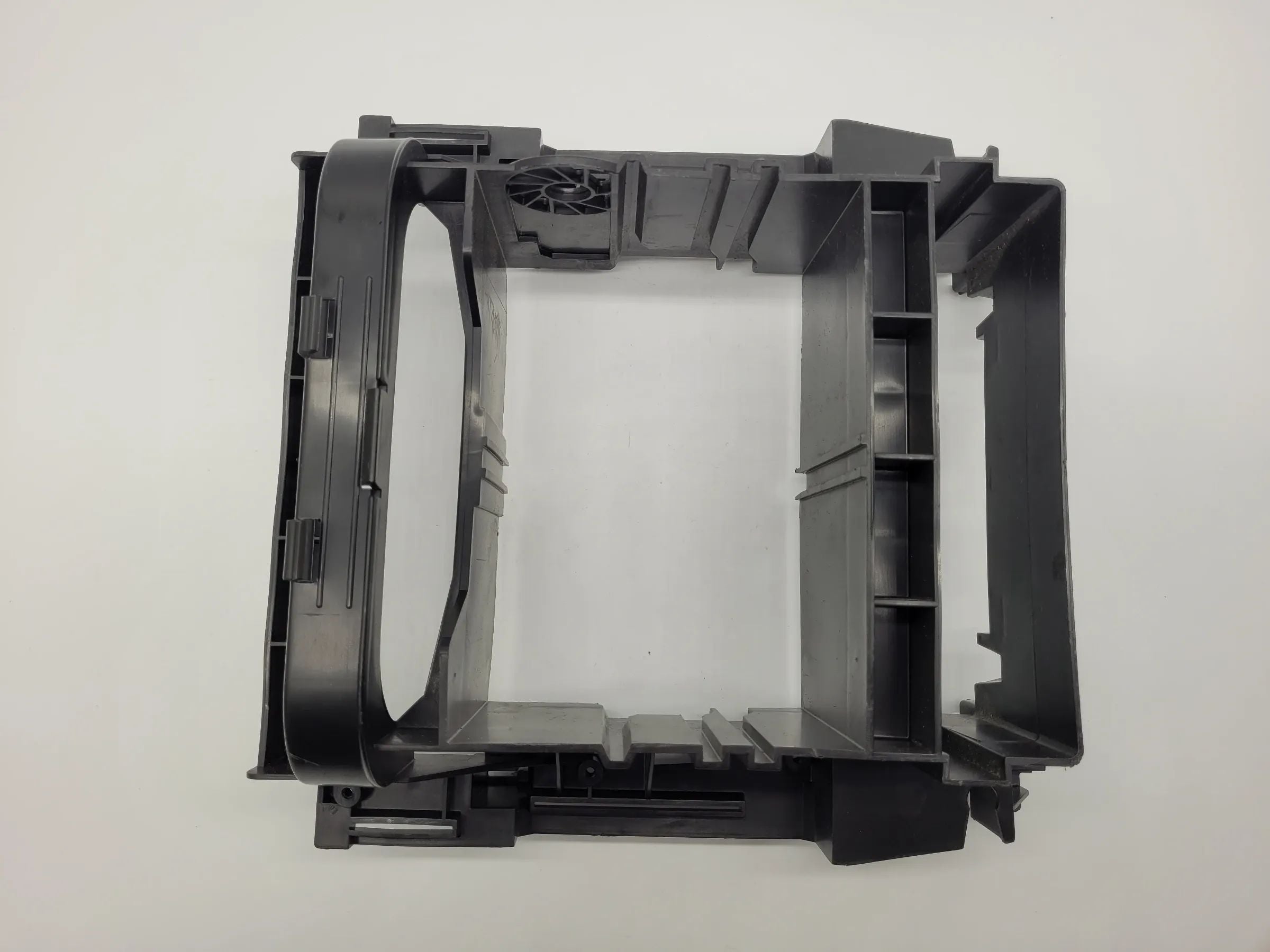 Original Mercedes-Benz C-Klasse (W203) Radioschacht Einbaurahmen, A2036800878