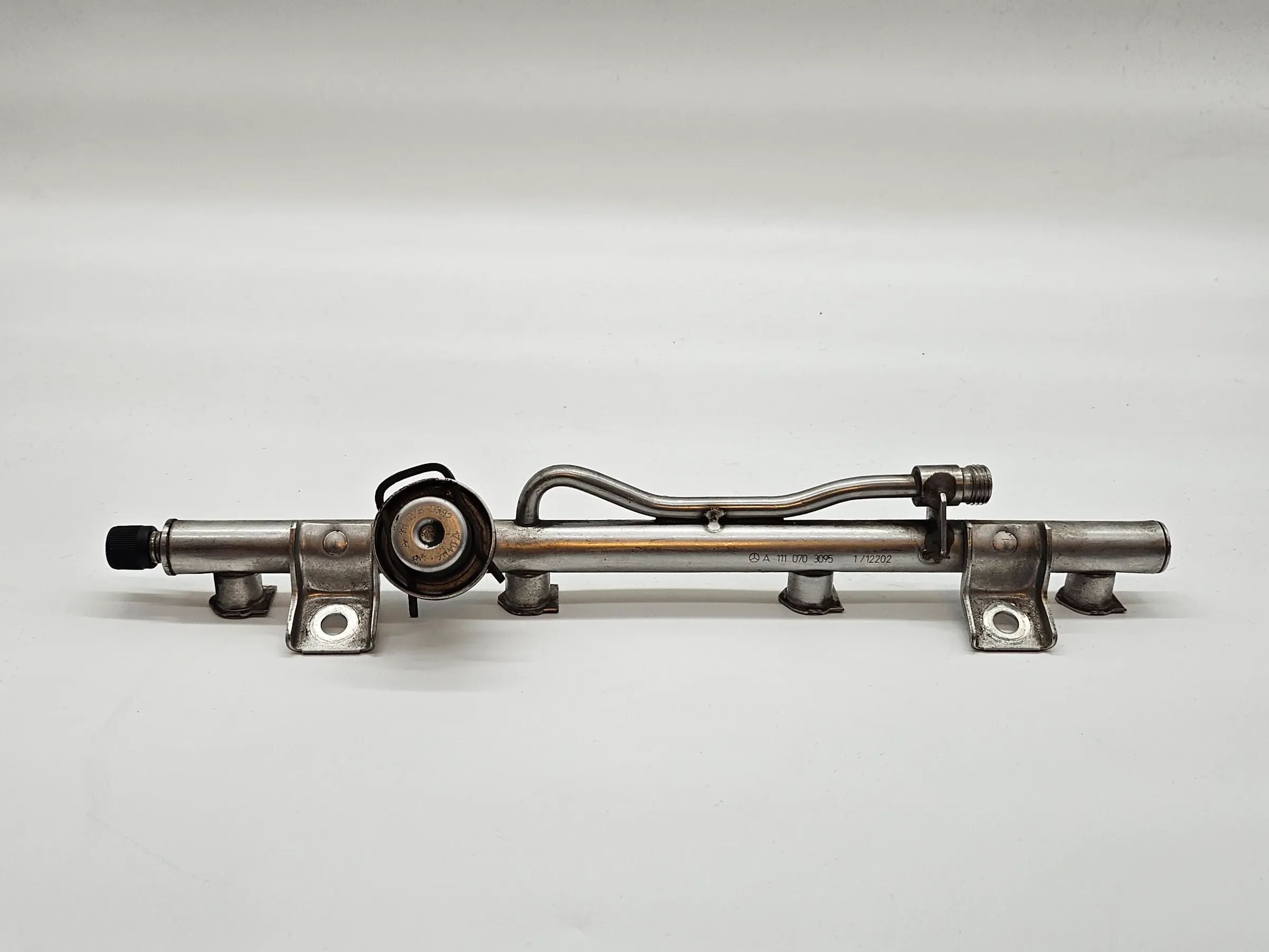 Orig. Mercedes W203 C200 Kompressor Einspritzleiste Düsenleiste A1110703095