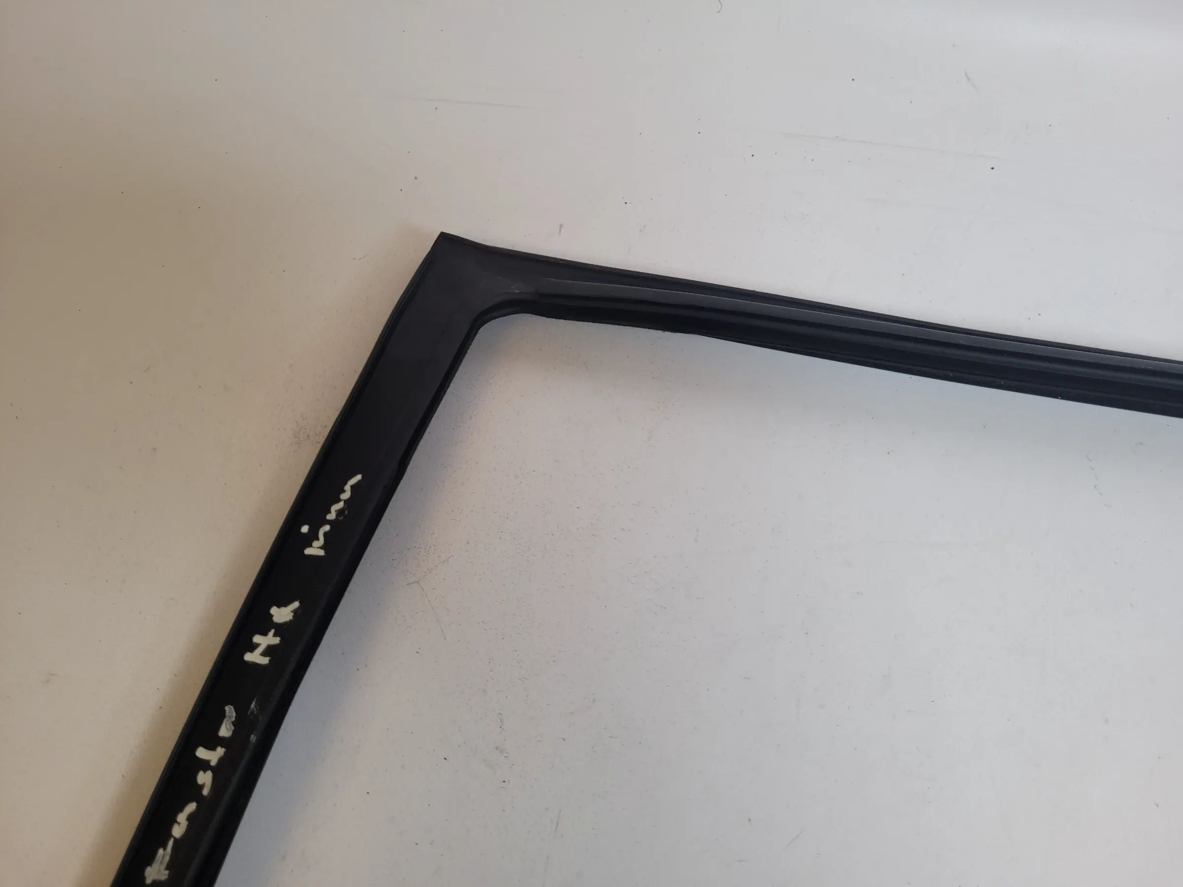 BMW 5er Touring E39 Dichtung Fensterführung Rechts Hinten Innen (Original)