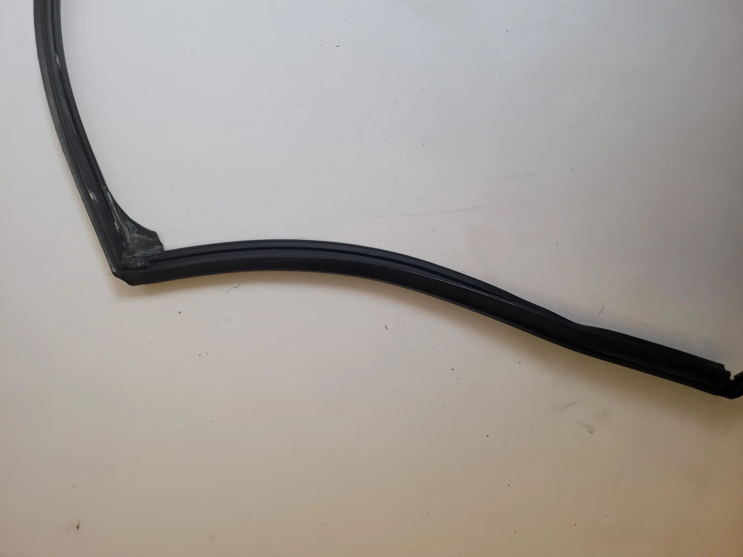 BMW 5er Touring E39 Türdichtung Führung Links Hinten Außen Oben (Original)