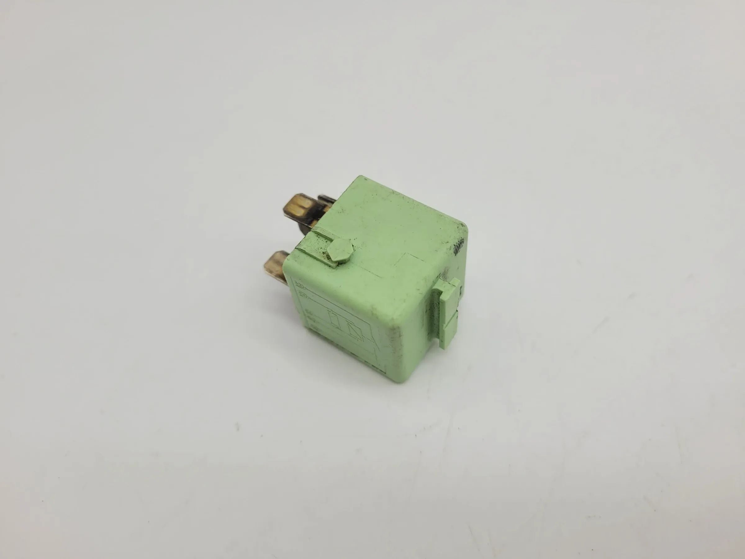 Original BMW 3er/5er E36/E39/E46 etc Relais Grün 61.36-8373700
