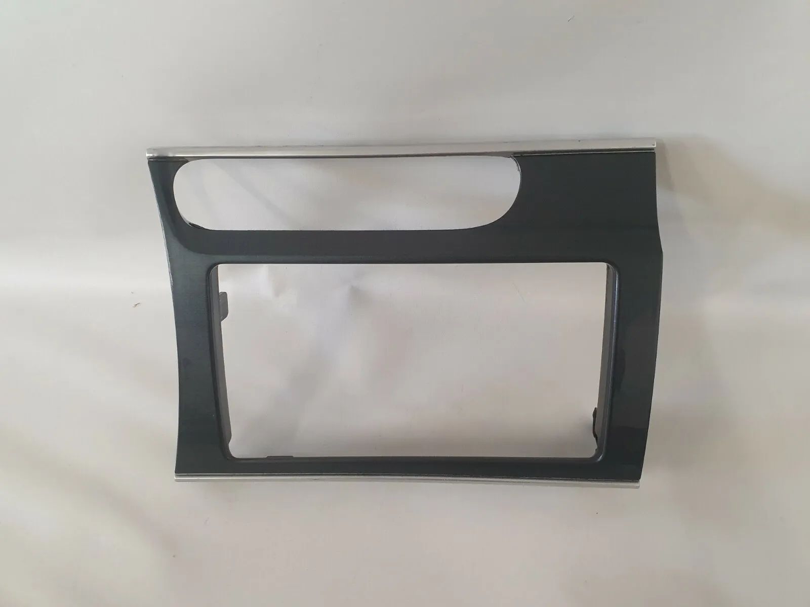 oryginalna zaślepka tunelu środkowego popielniczka Mazda 6 GY Sport Gr1C64431 K4366