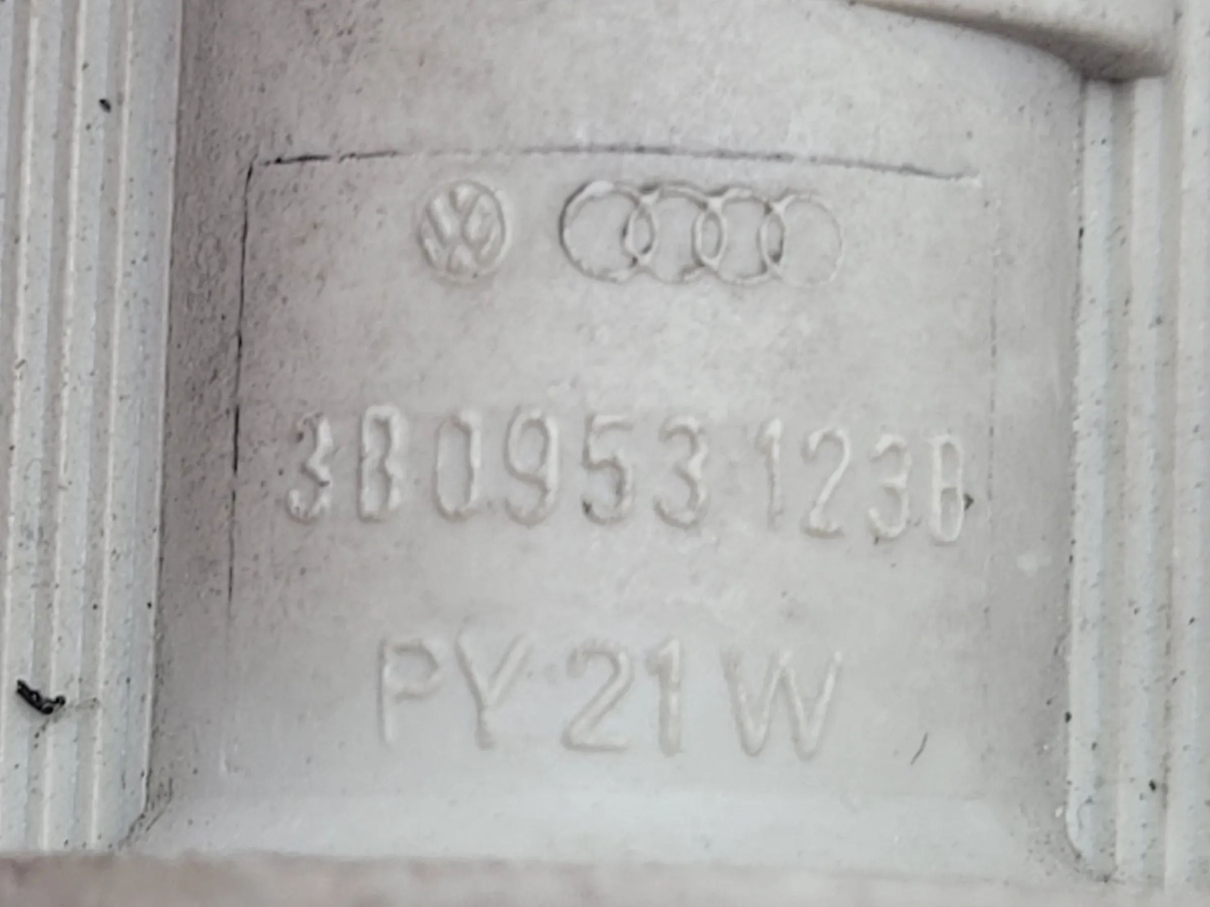 Audi A4 8D2/8D5 Blinkerfassung Fassung L/R Vorne 3B0953123 (Original)