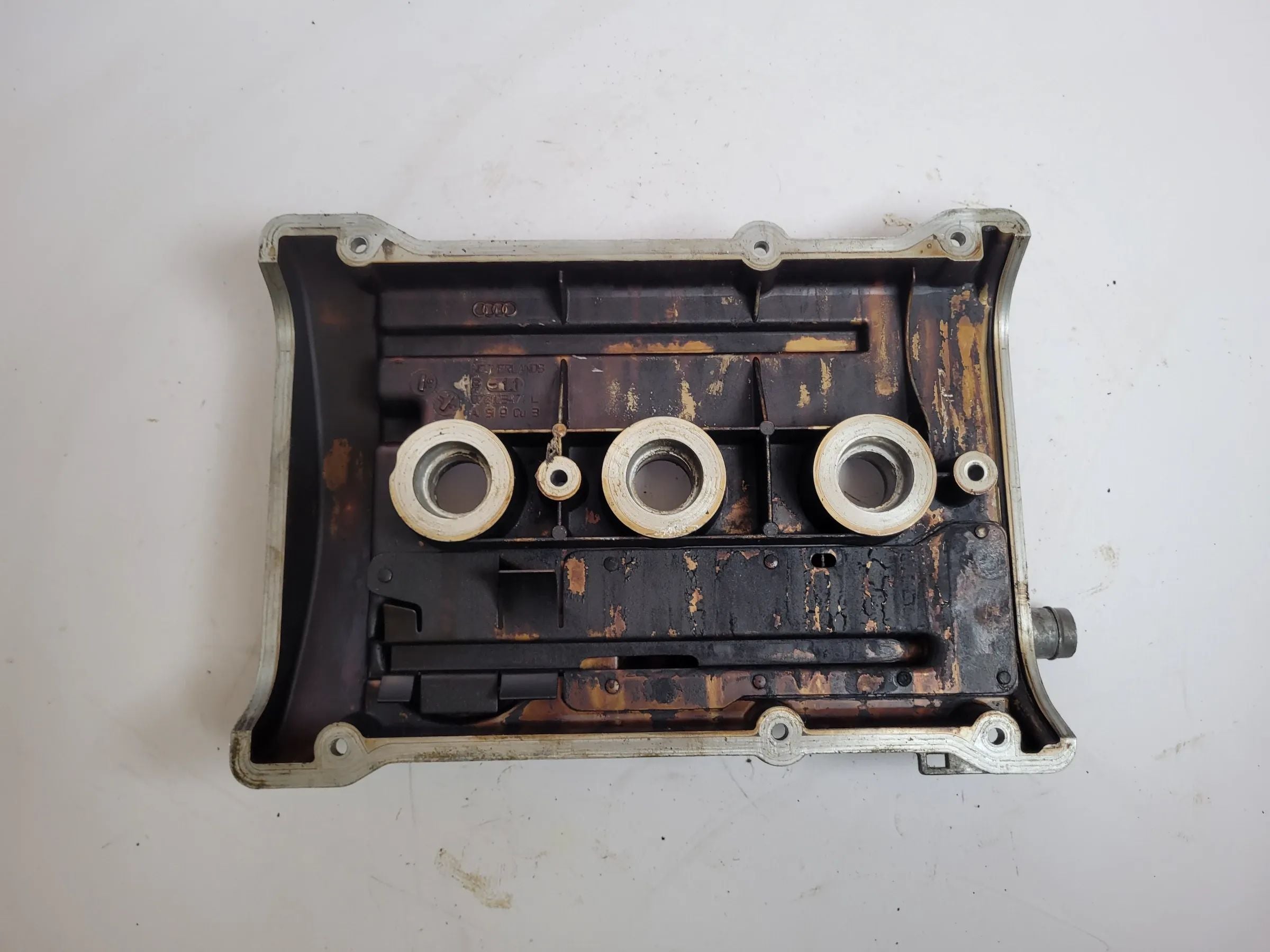 Audi A4/A6 4B/8D 2.4, 121KW Zylinderkopfhaube / Ventildeckel 078103471L Original