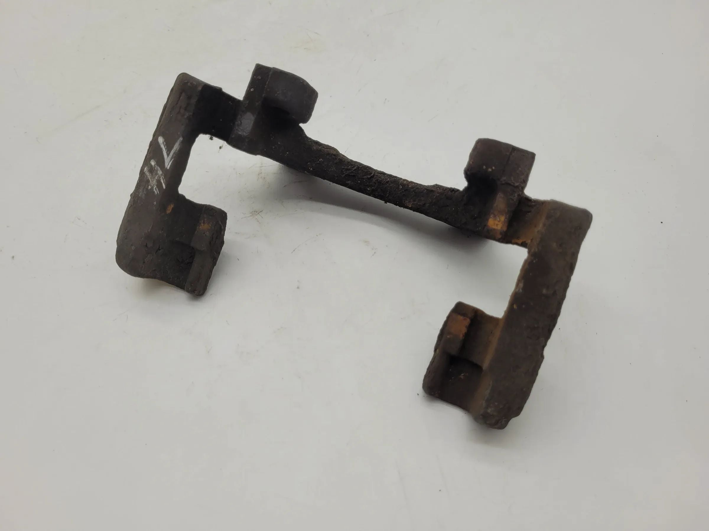 Original BMW 5er Touring E39 Bremssattel Halter L/R 4299457