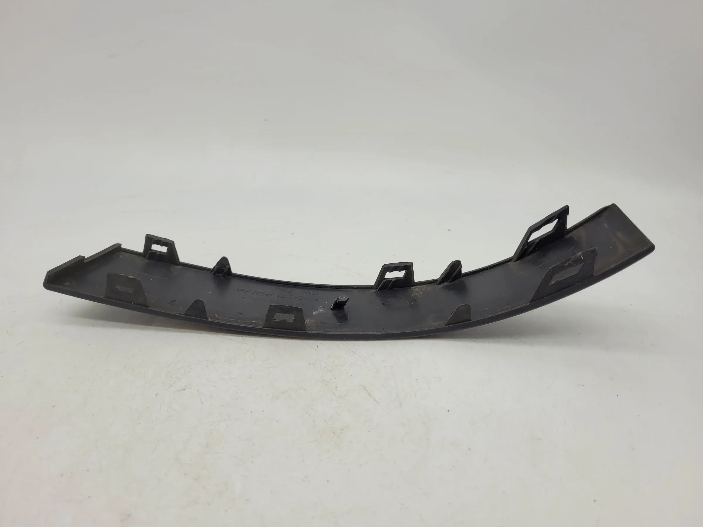Original Audi A4 B5 Blende Rahmen Rücklicht 8D0945101