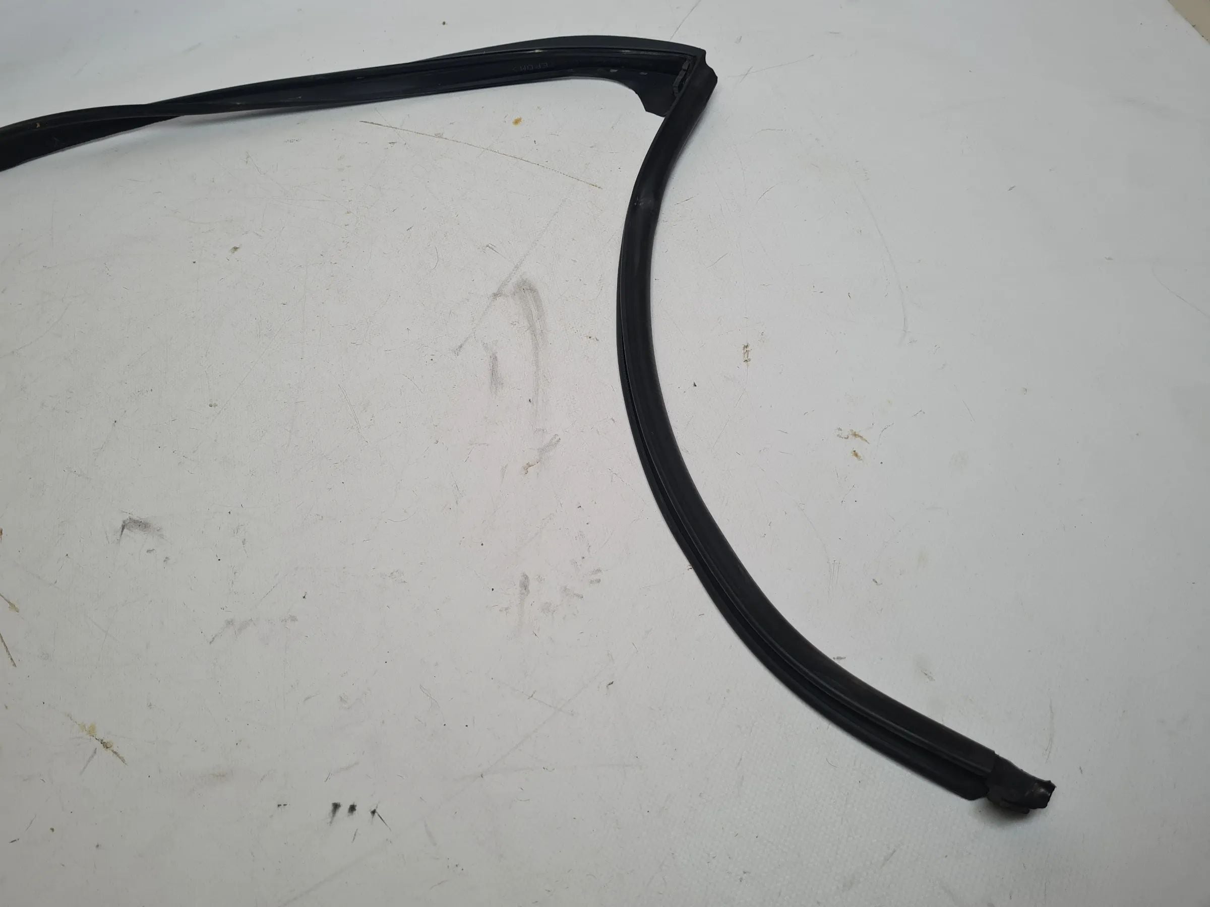 Junta original BMW Serie 5 (E60/E61) ventana puerta trasera derecha 7057448