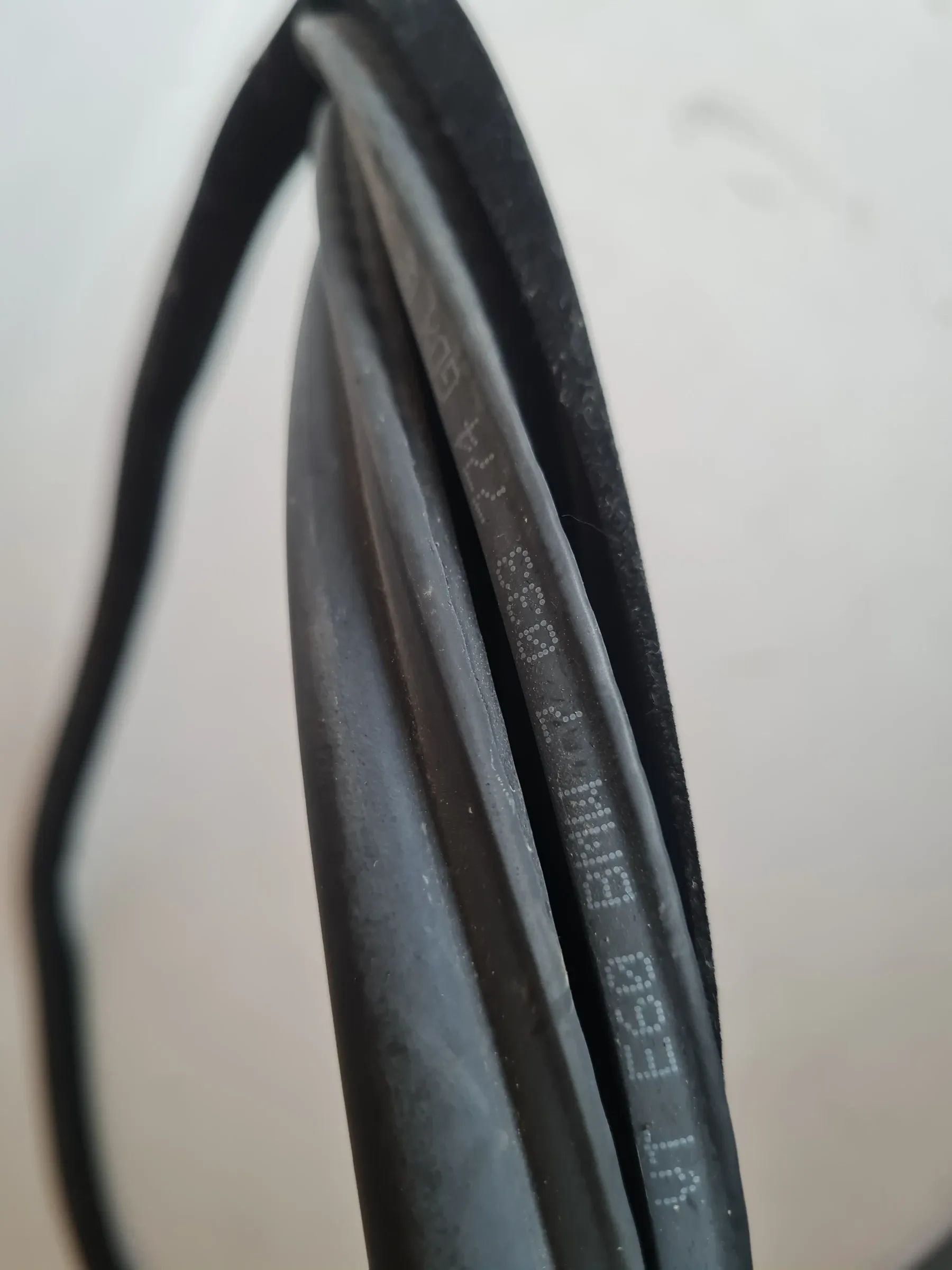 Original BMW 5 Series (E60/E61) Window Seal Door Front Right 7033774