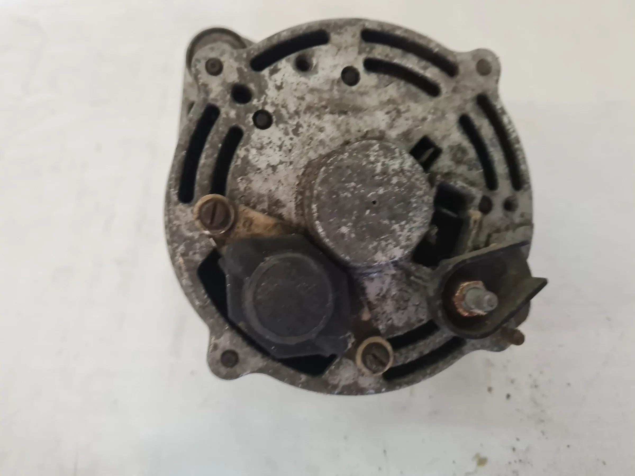 Original BMW 3/5 E21/E28/E30 Bosch Lichtmaschine 0120489030